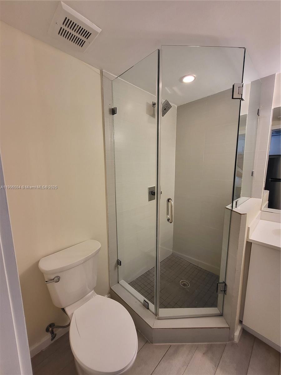 1601 Meridian Ave # 106