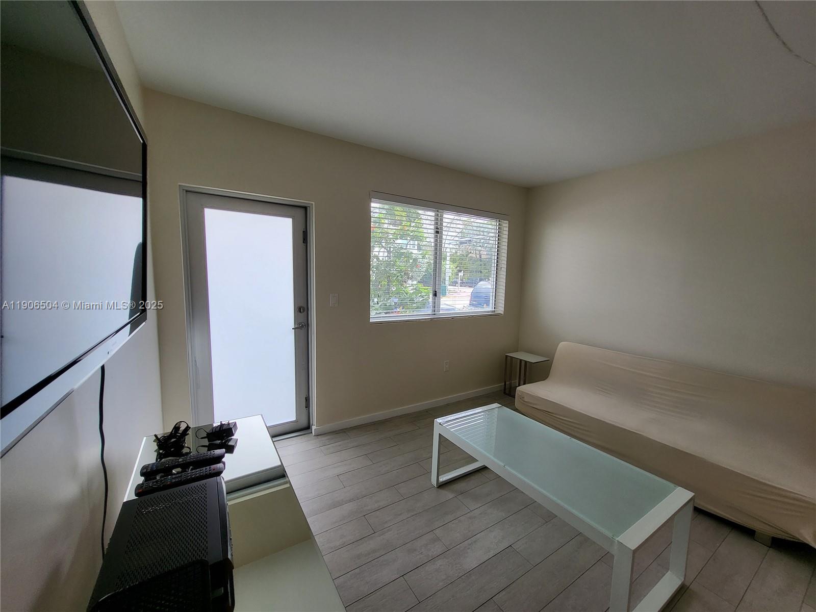 1601 Meridian Ave # 106