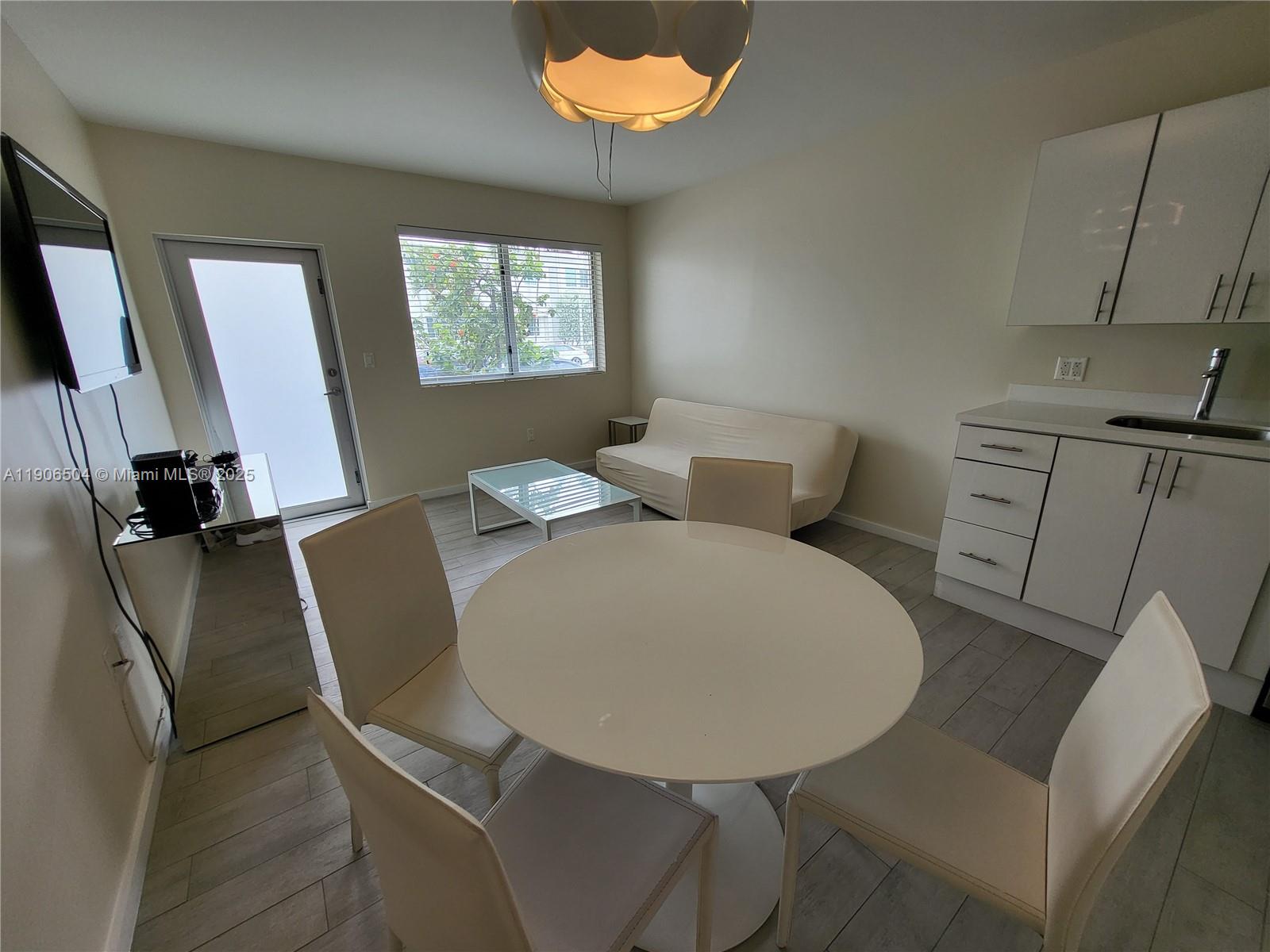 1601 Meridian Ave # 106