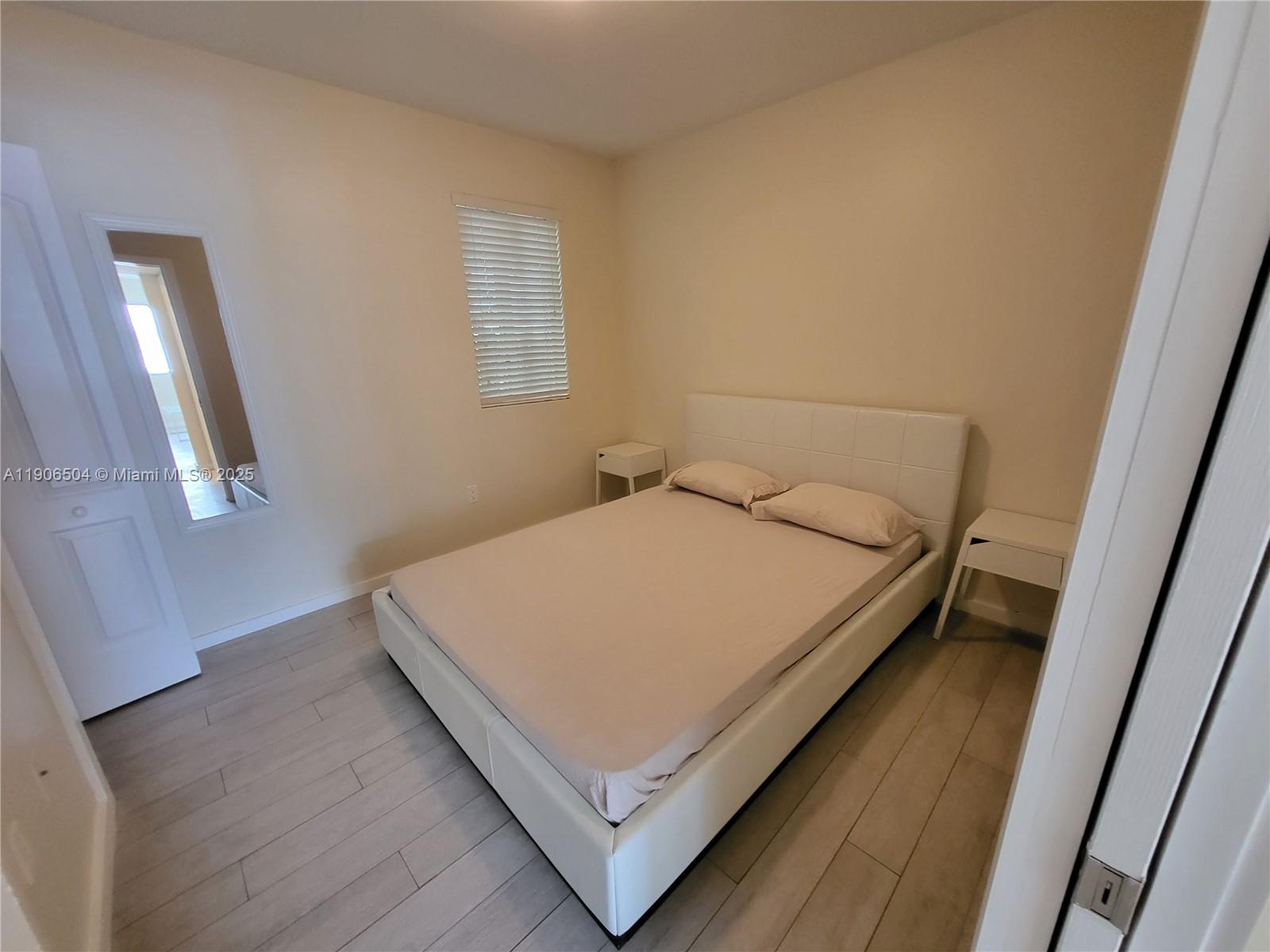 1601 Meridian Ave # 106