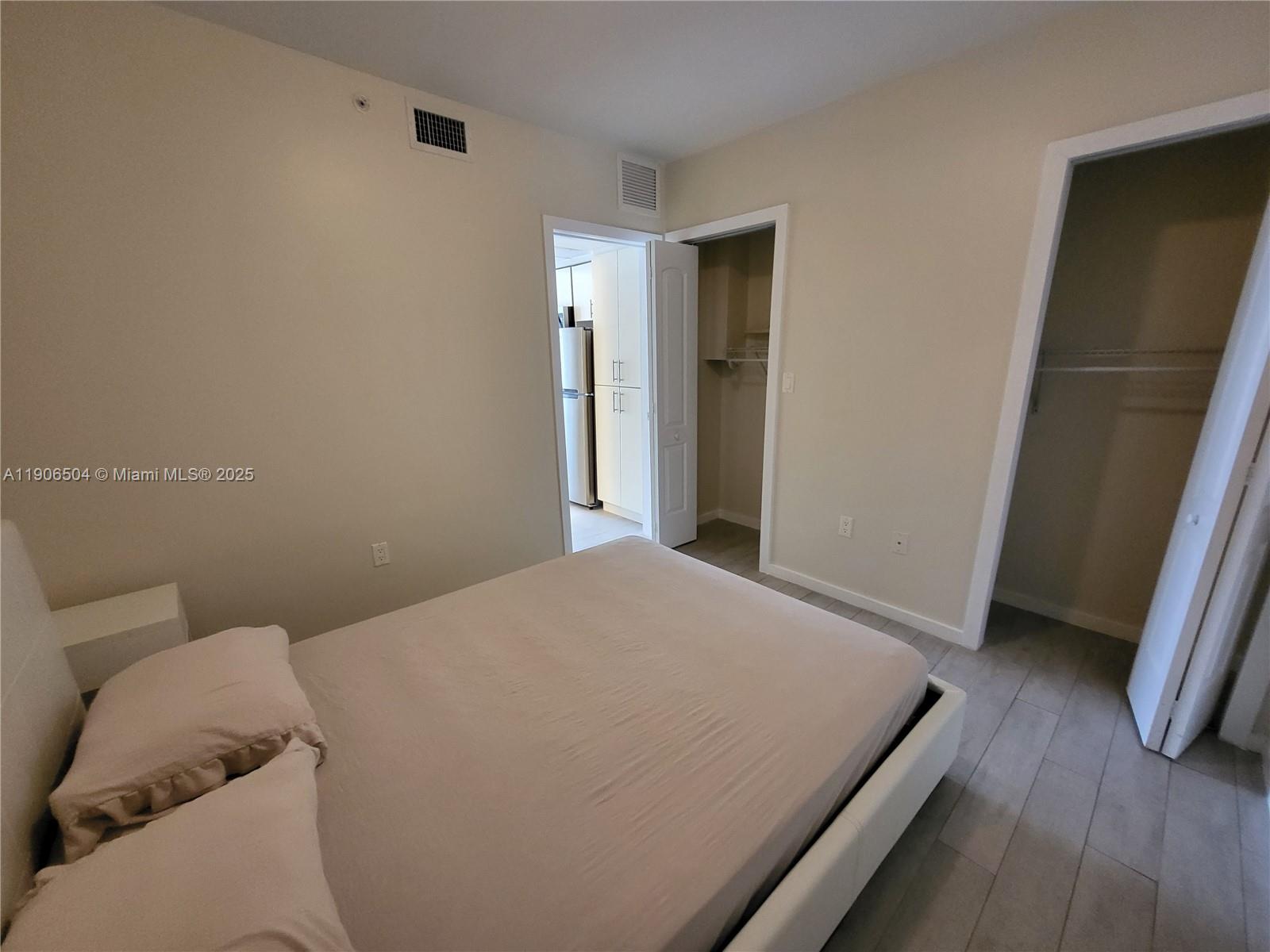 1601 Meridian Ave # 106