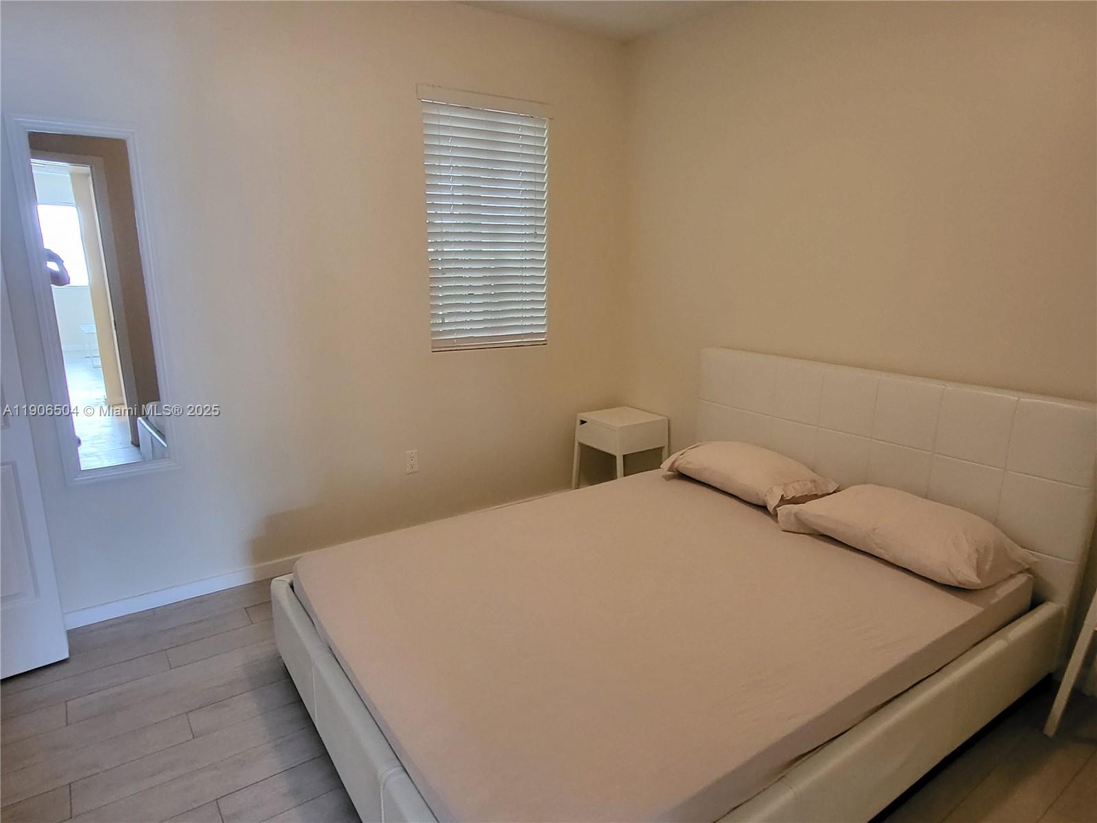 1601 Meridian Ave # 106