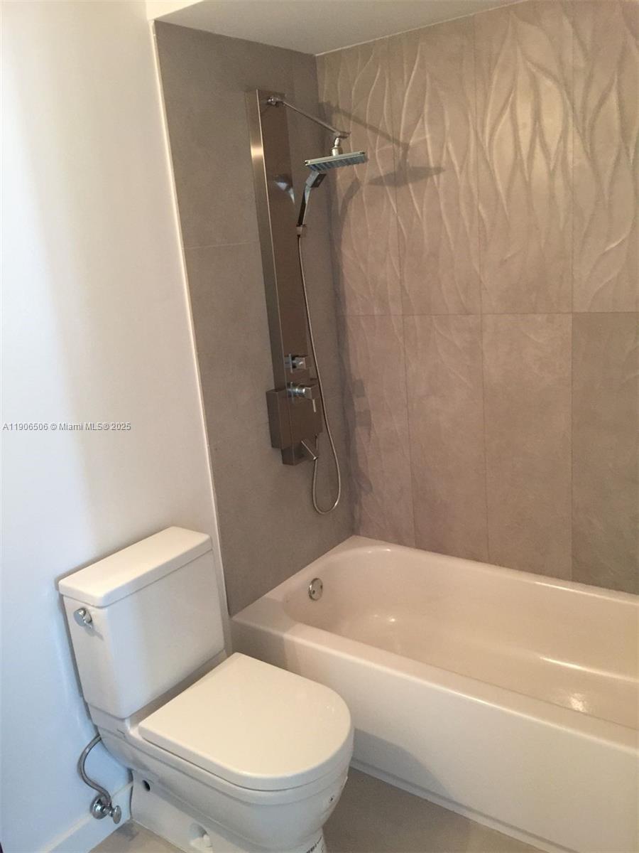 551 Michigan Ave # 122