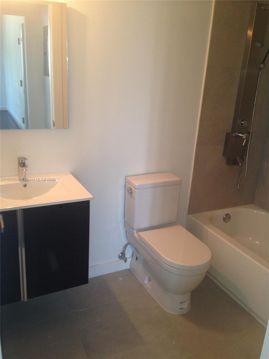 551 Michigan Ave # 122