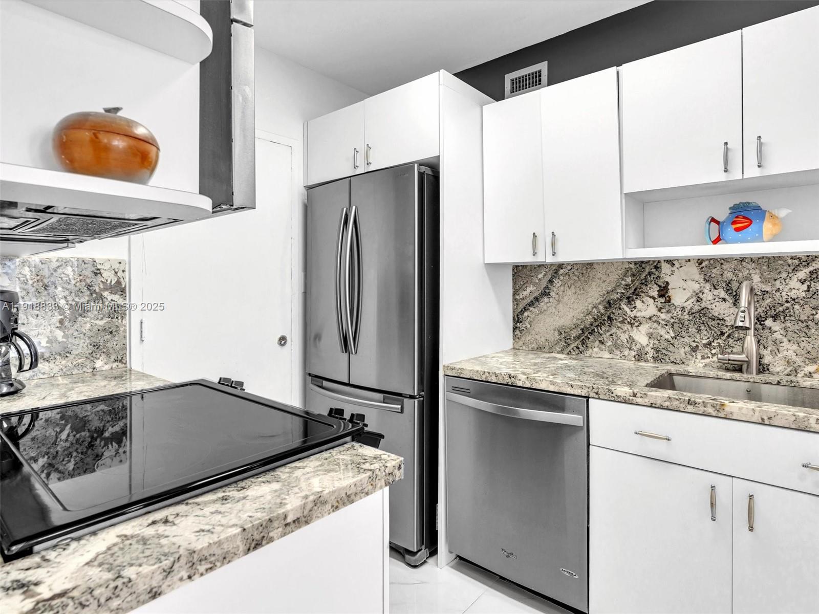 100 Lincoln Rd # 710