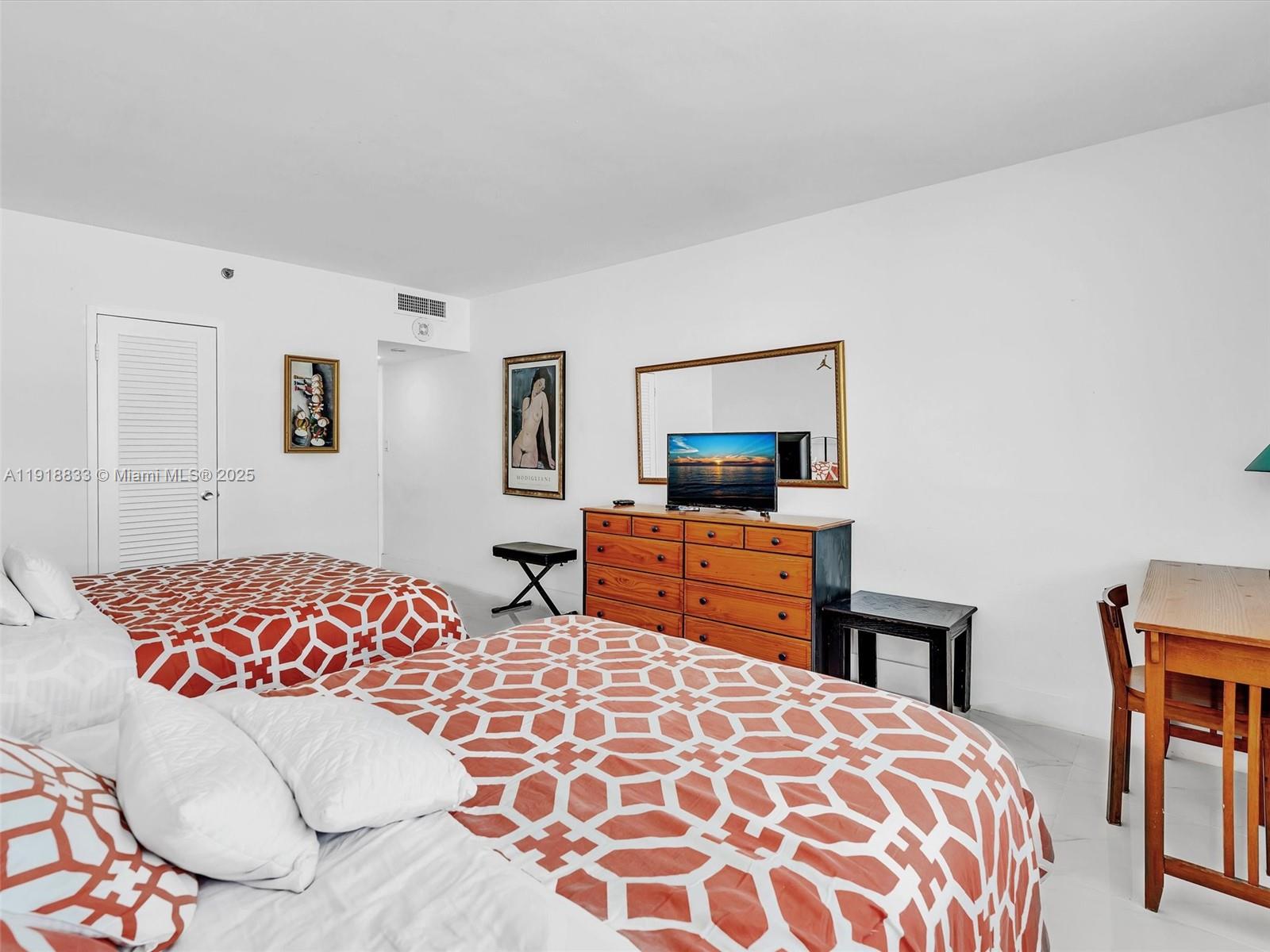 100 Lincoln Rd # 710