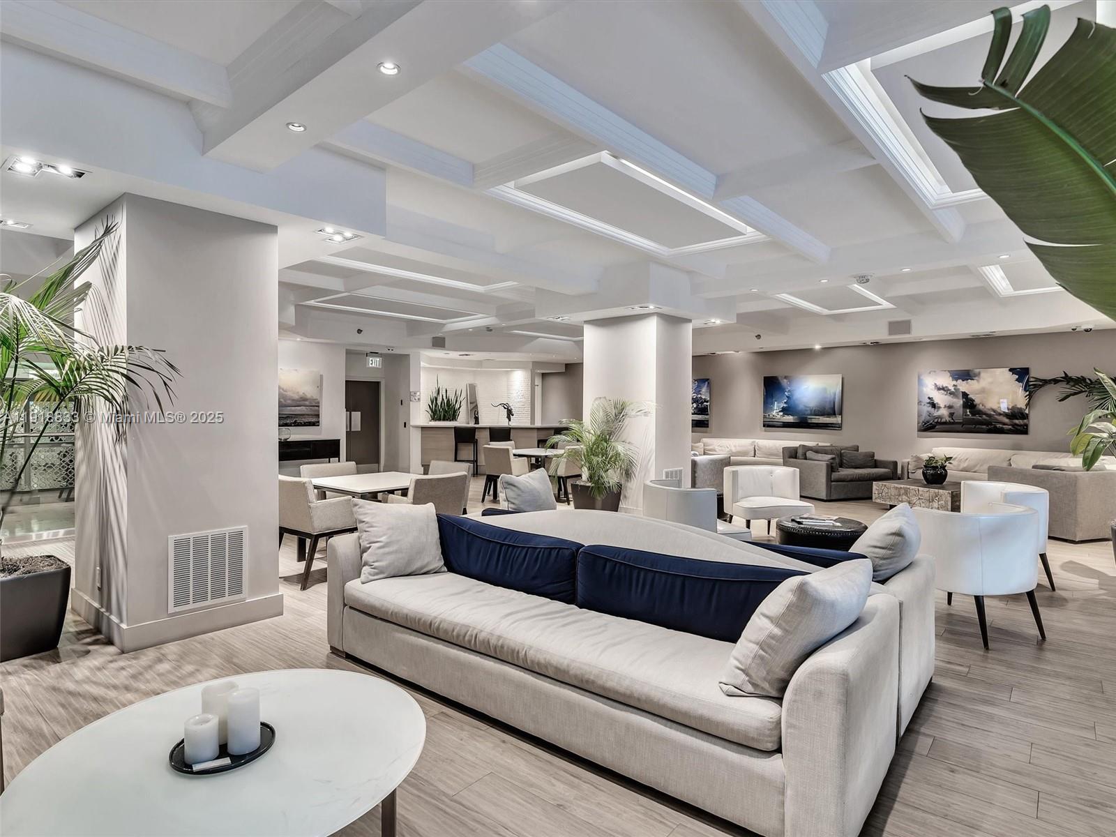 100 Lincoln Rd # 710