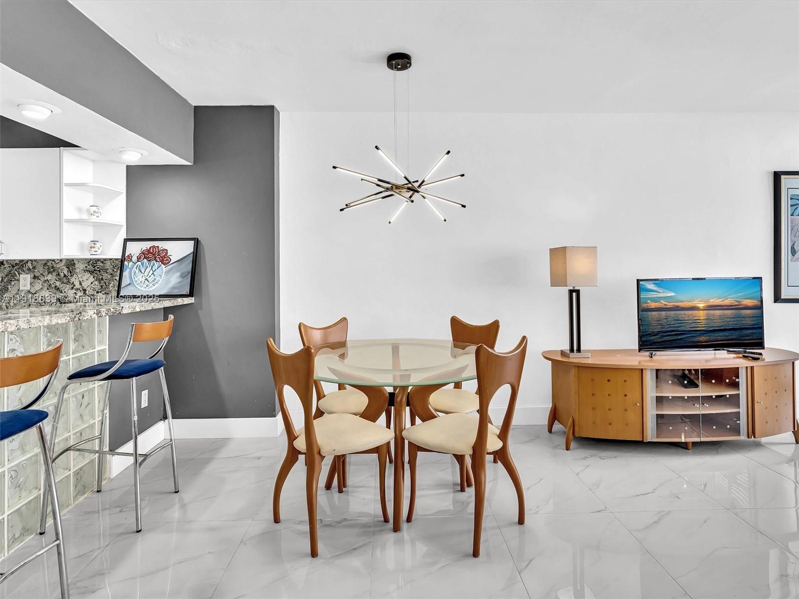 100 Lincoln Rd # 710