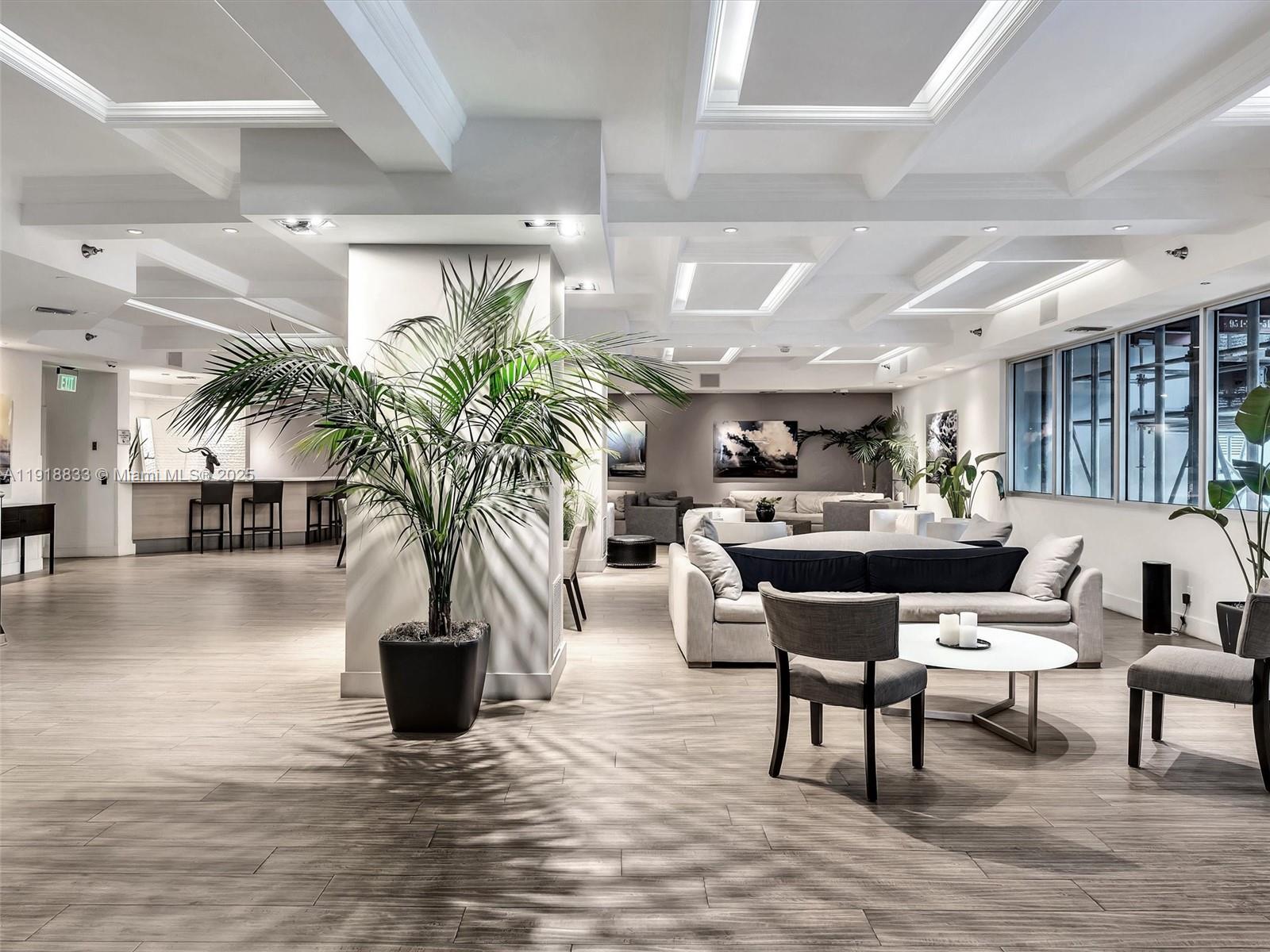 100 Lincoln Rd # 710