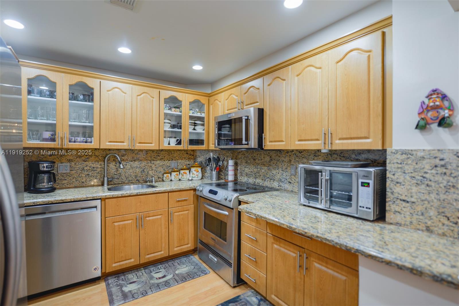 1985 S Ocean Dr # 6J