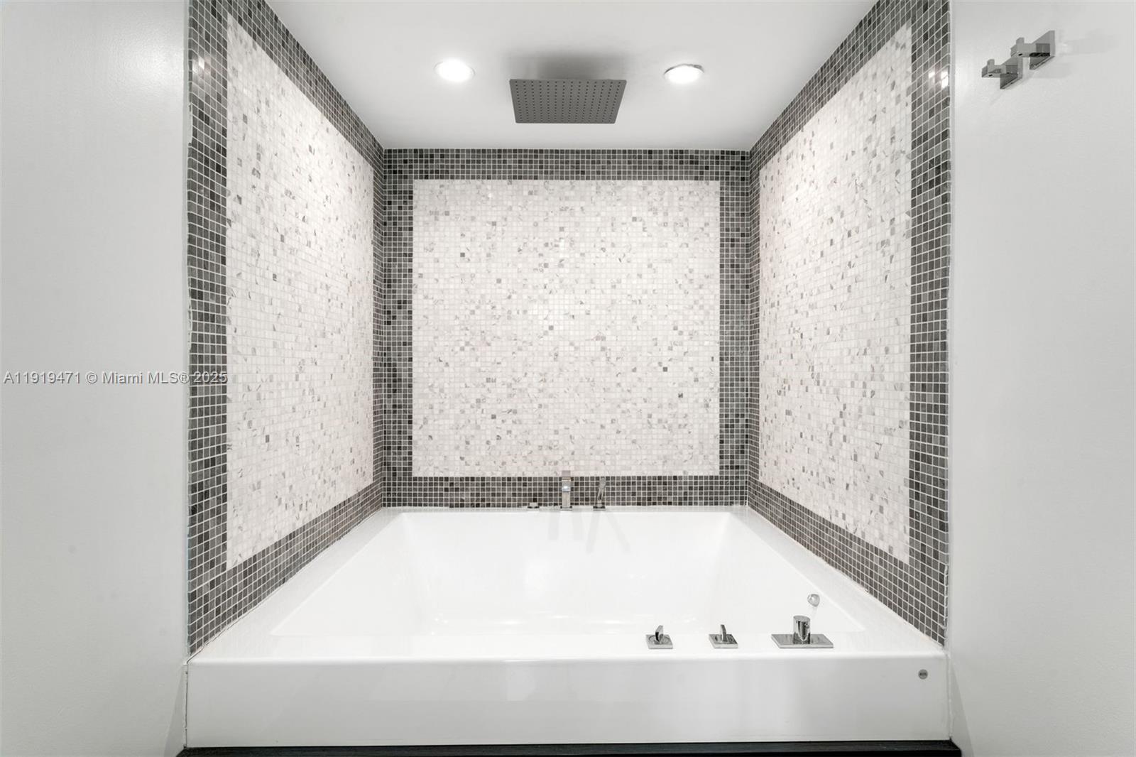 200 Biscayne Boulevard Way # 303