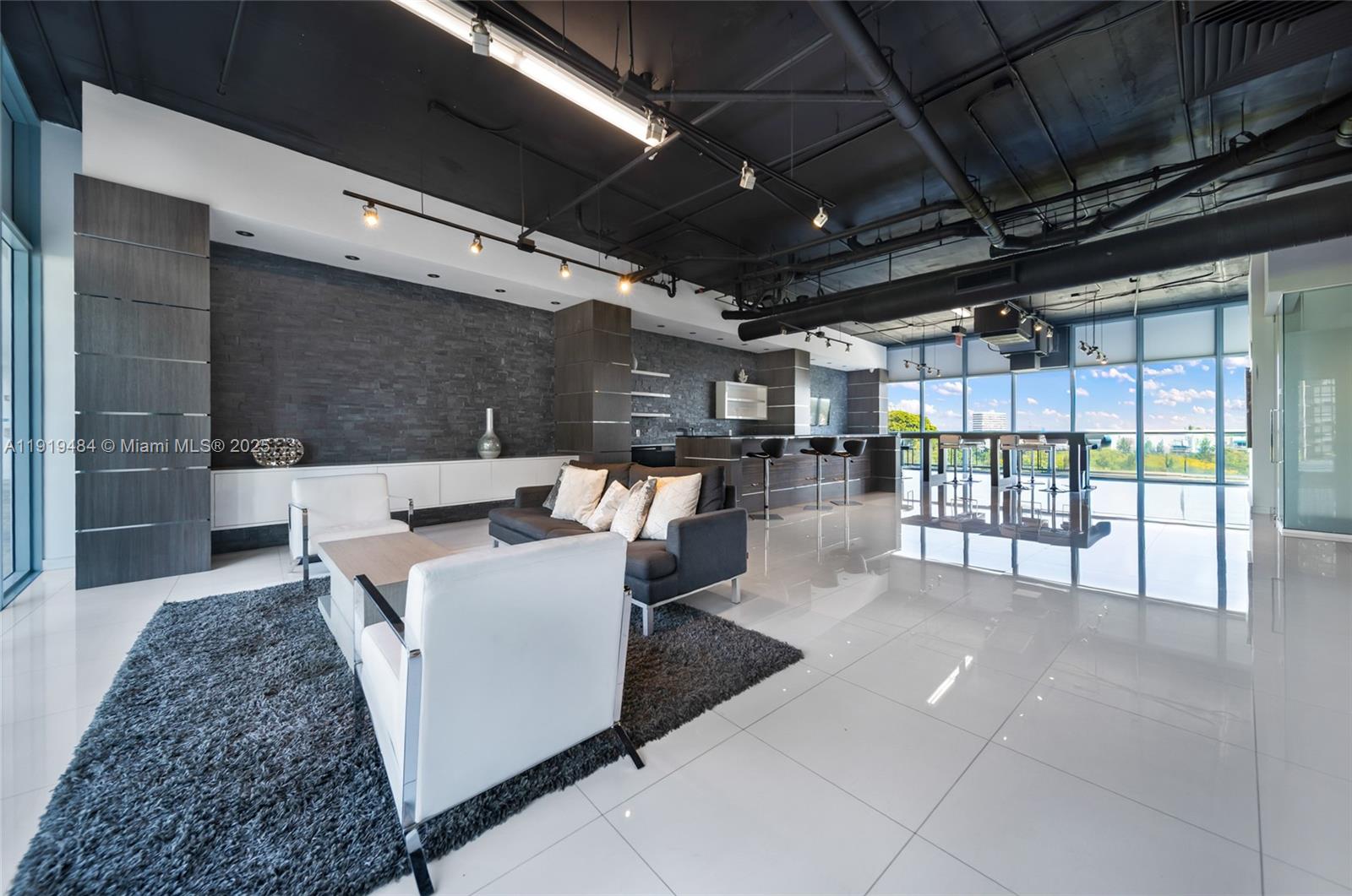 601 NE 36th St # 2911