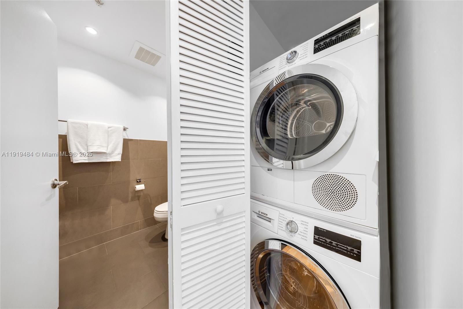 601 NE 36th St # 2911