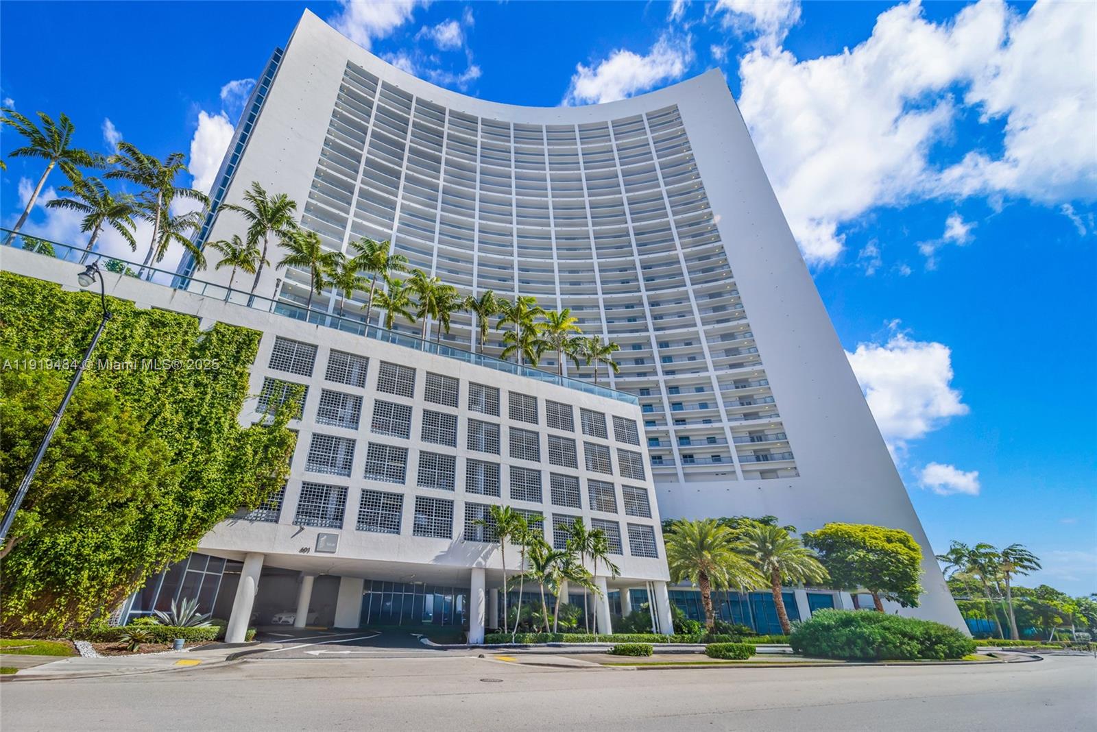 601 NE 36th St # 2911