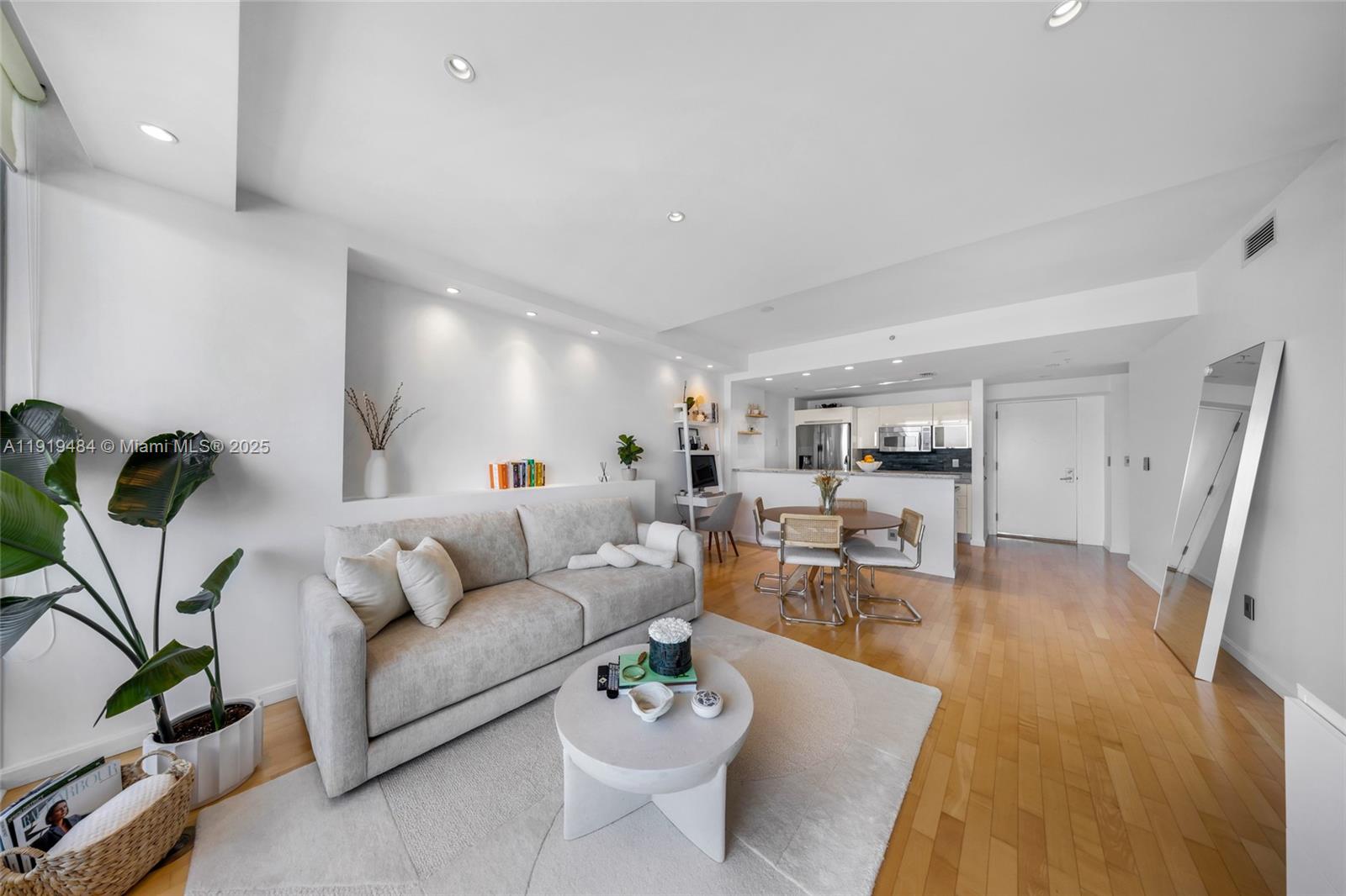 601 NE 36th St # 2911