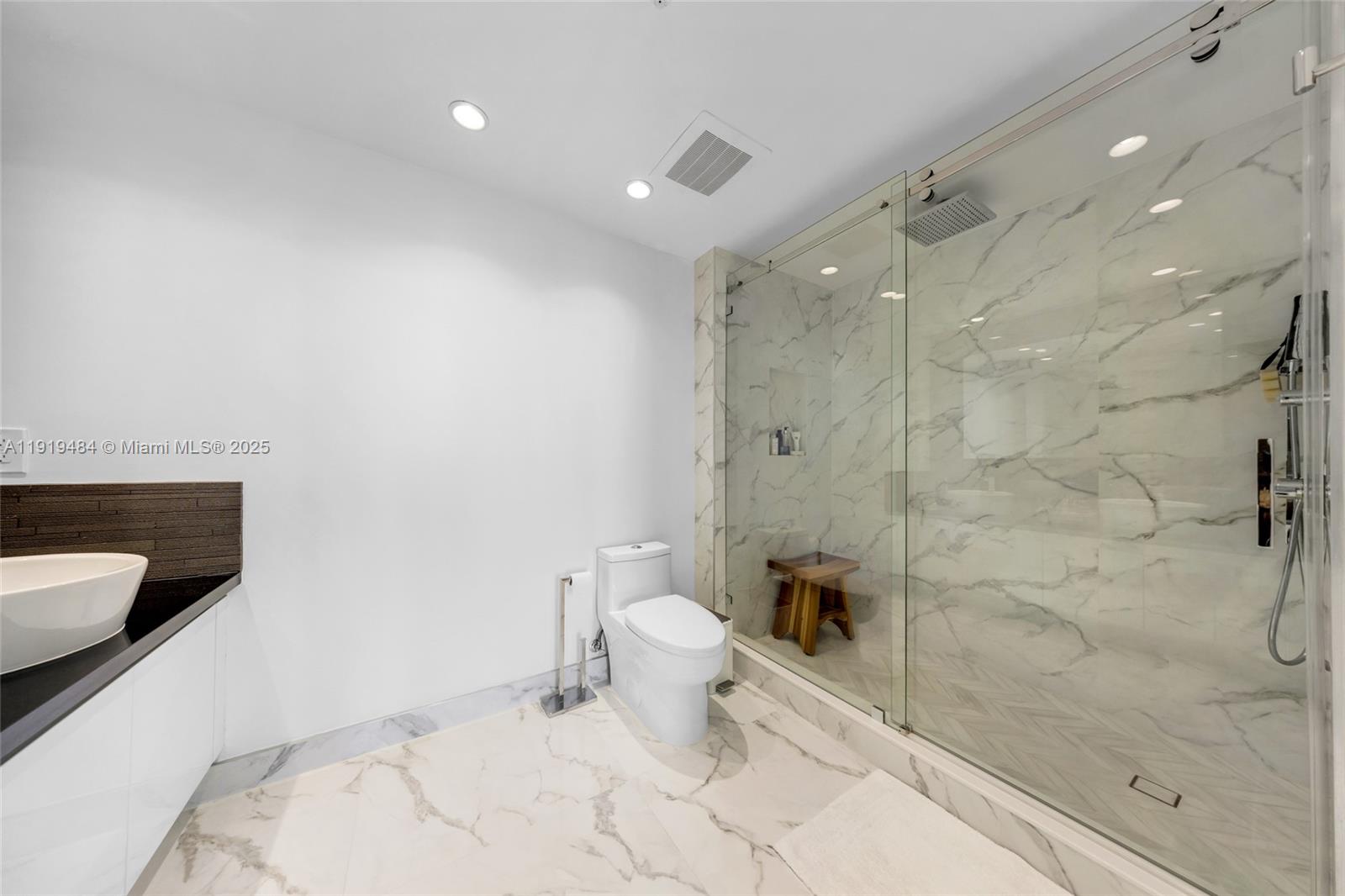 601 NE 36th St # 2911