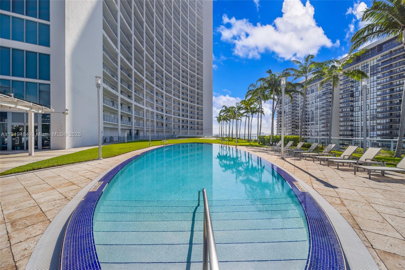 601 NE 36th St # 2911