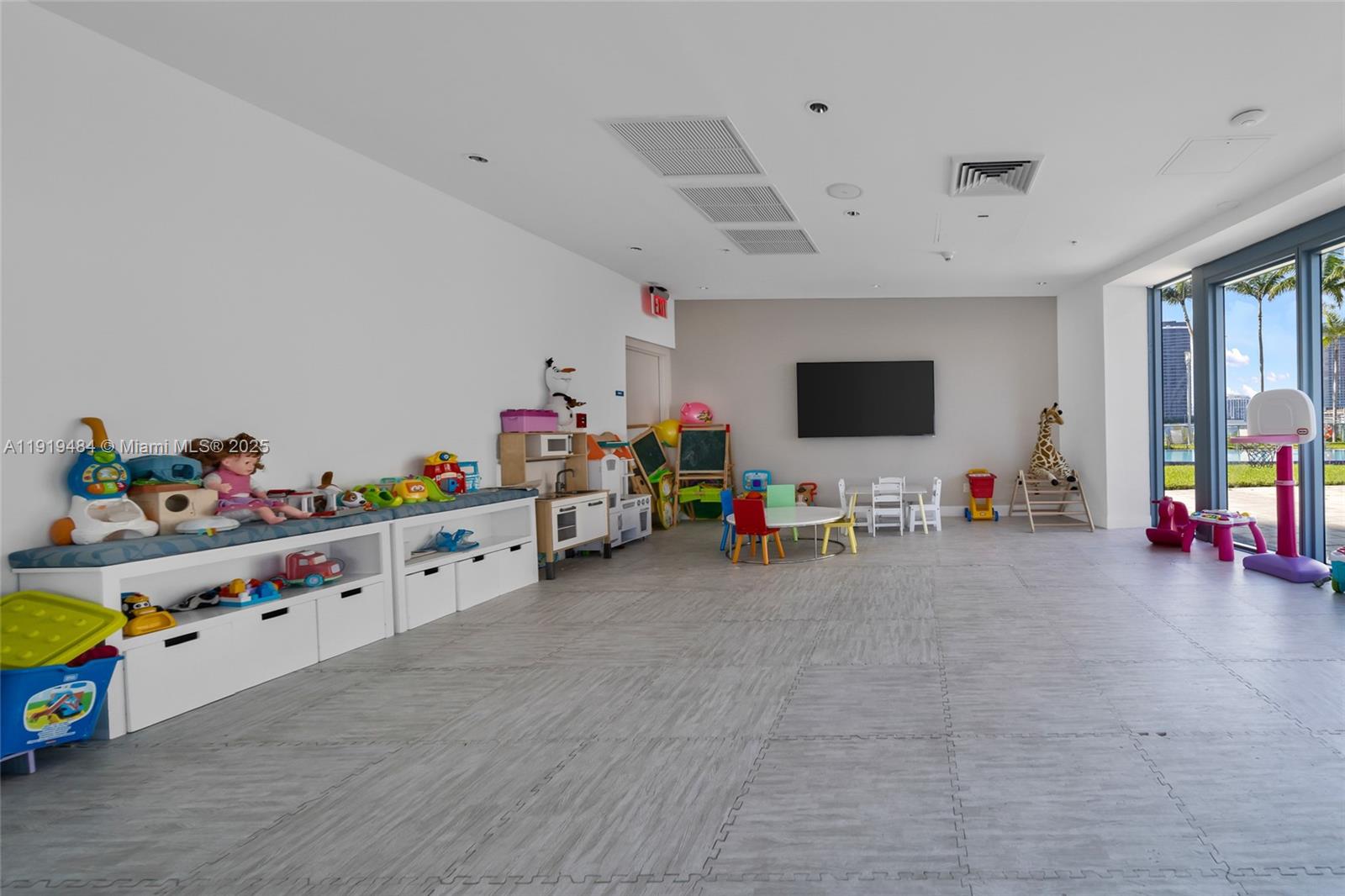 601 NE 36th St # 2911