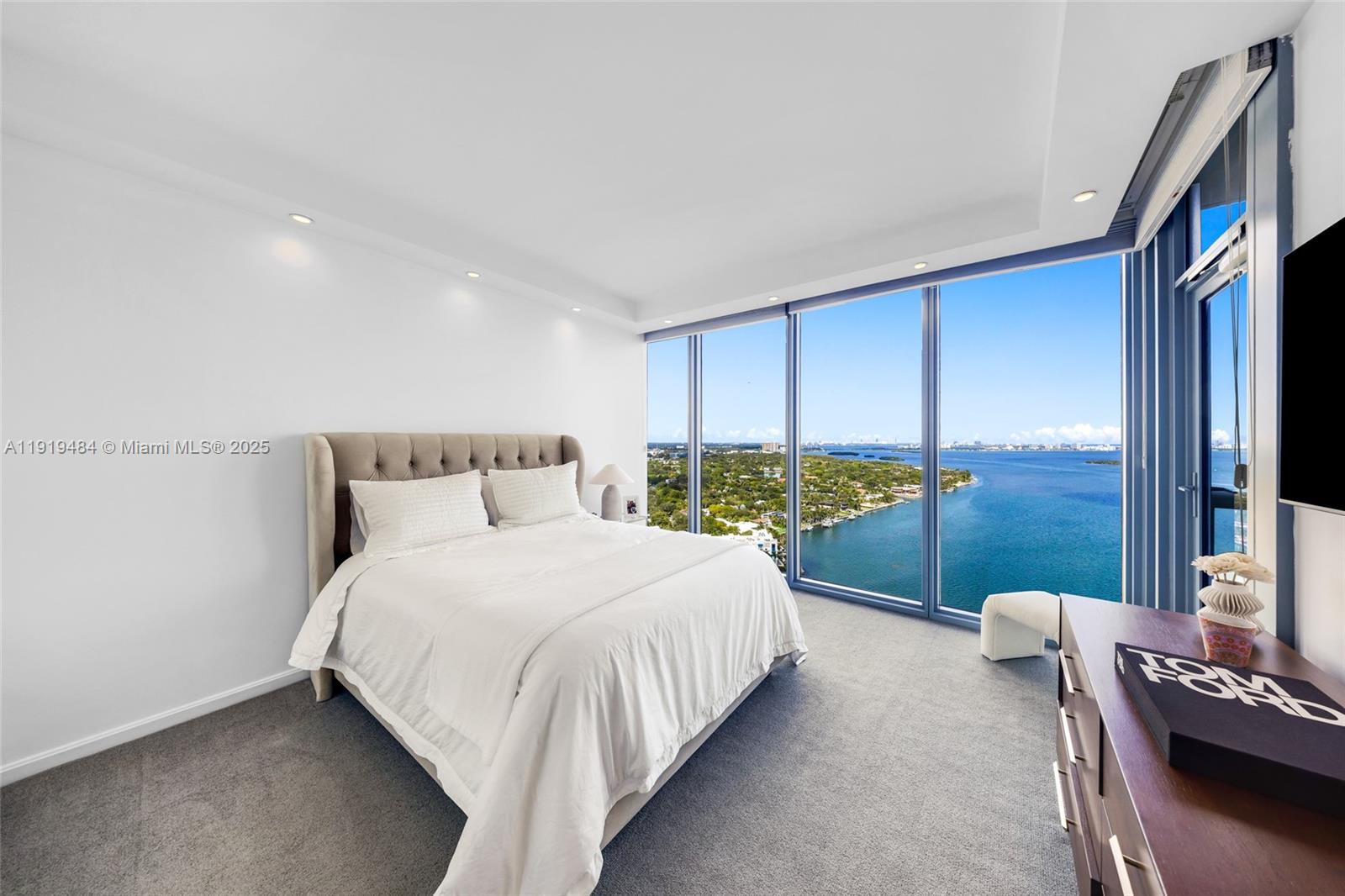 601 NE 36th St # 2911