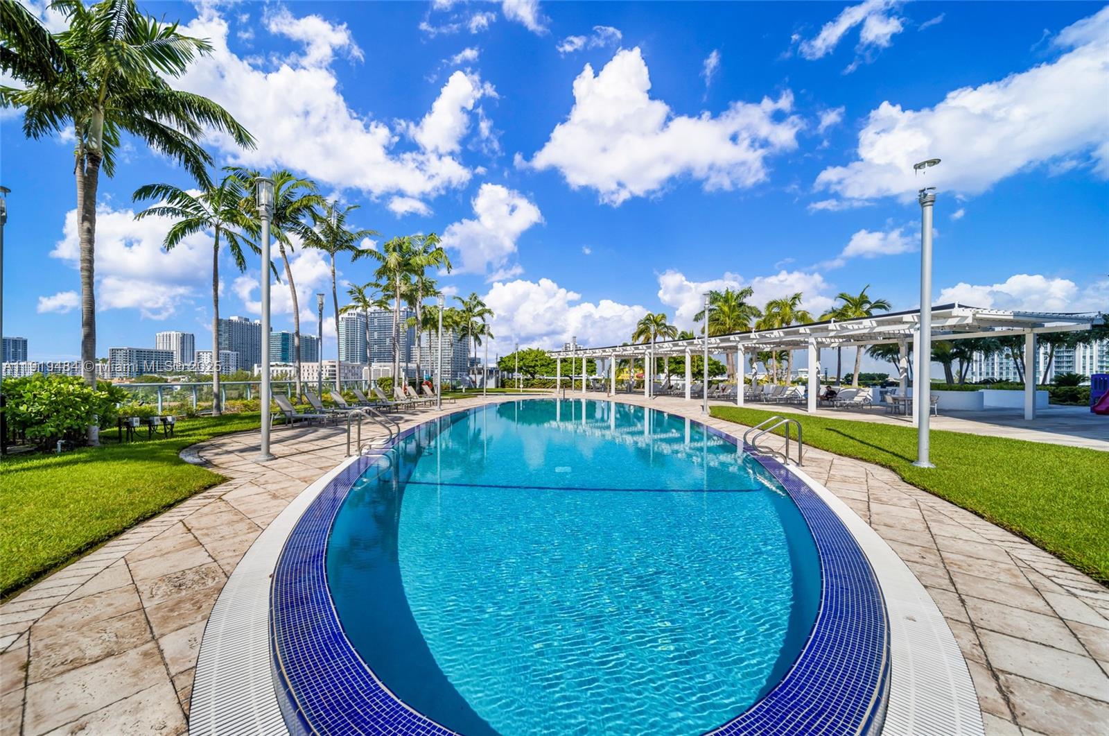 601 NE 36th St # 2911