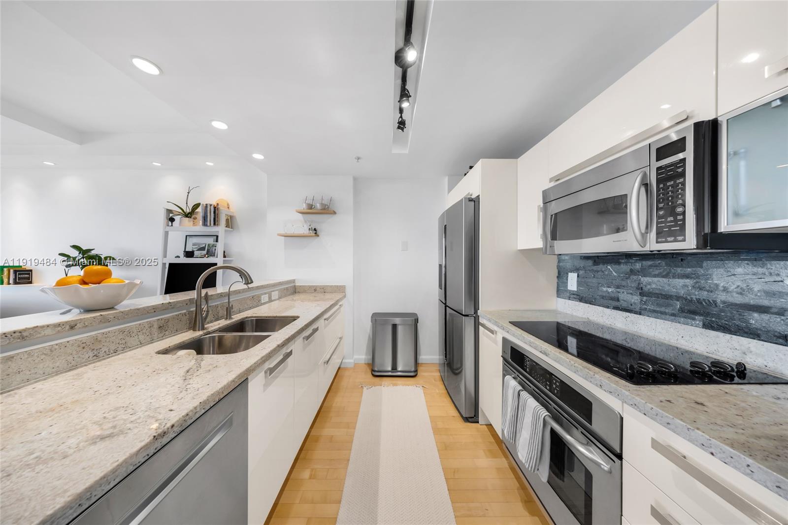 601 NE 36th St # 2911