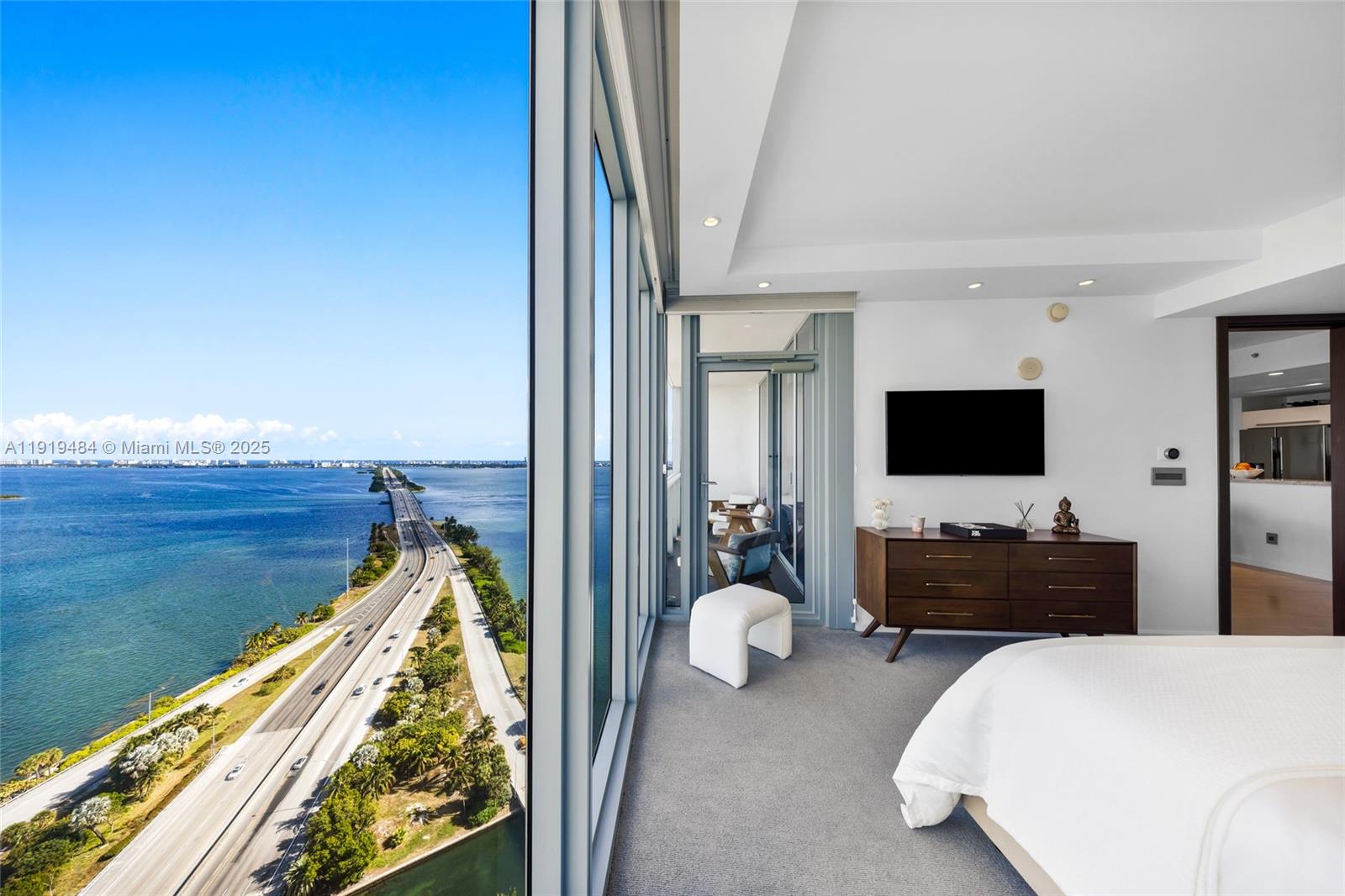 601 NE 36th St # 2911