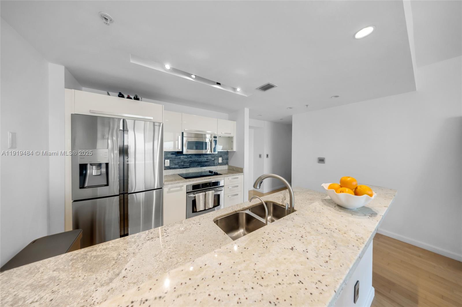 601 NE 36th St # 2911