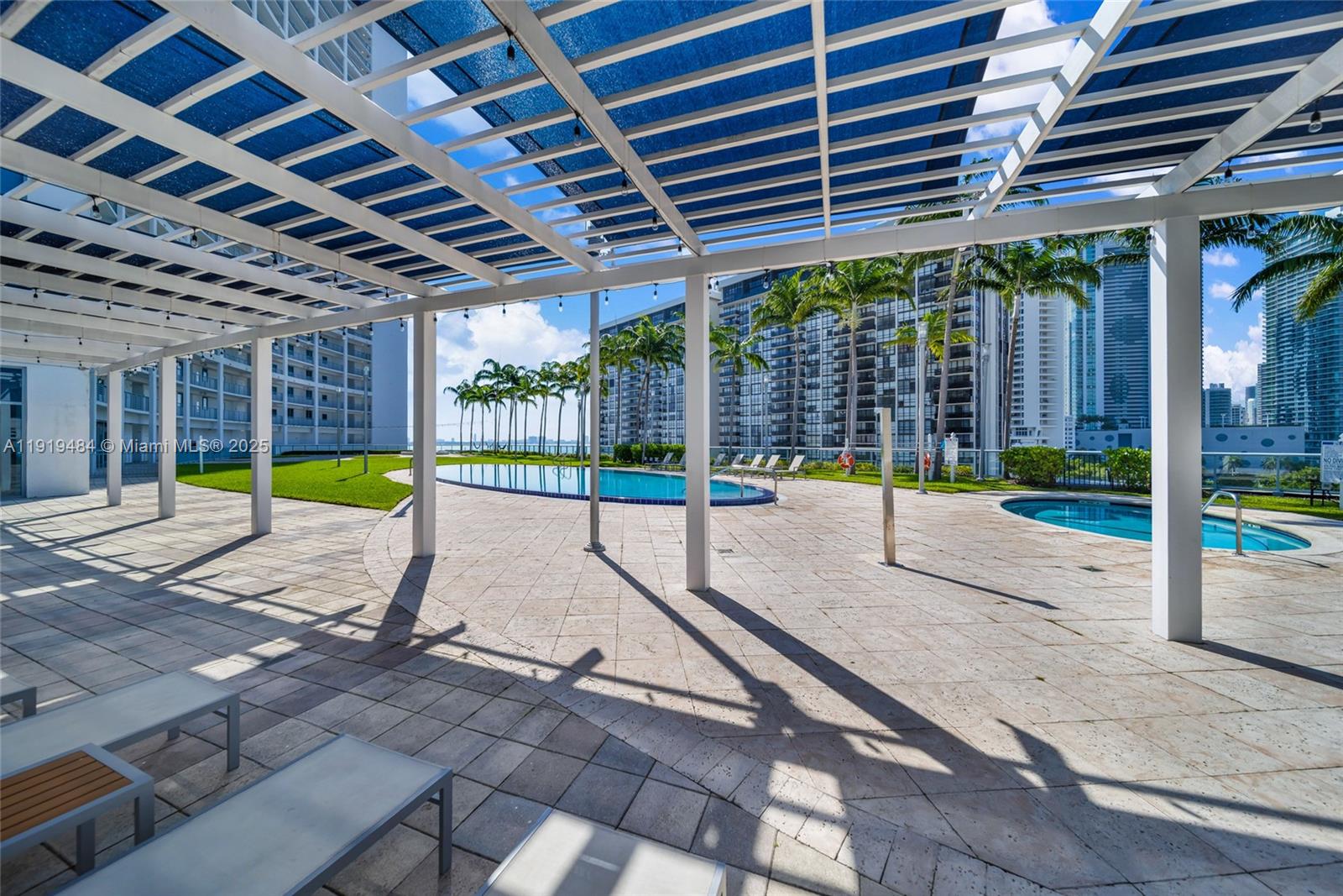 601 NE 36th St # 2911