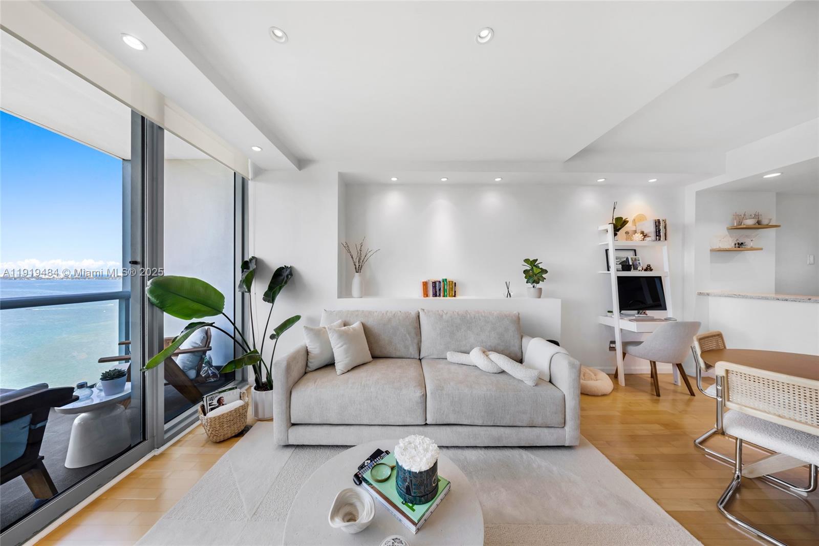 601 NE 36th St # 2911