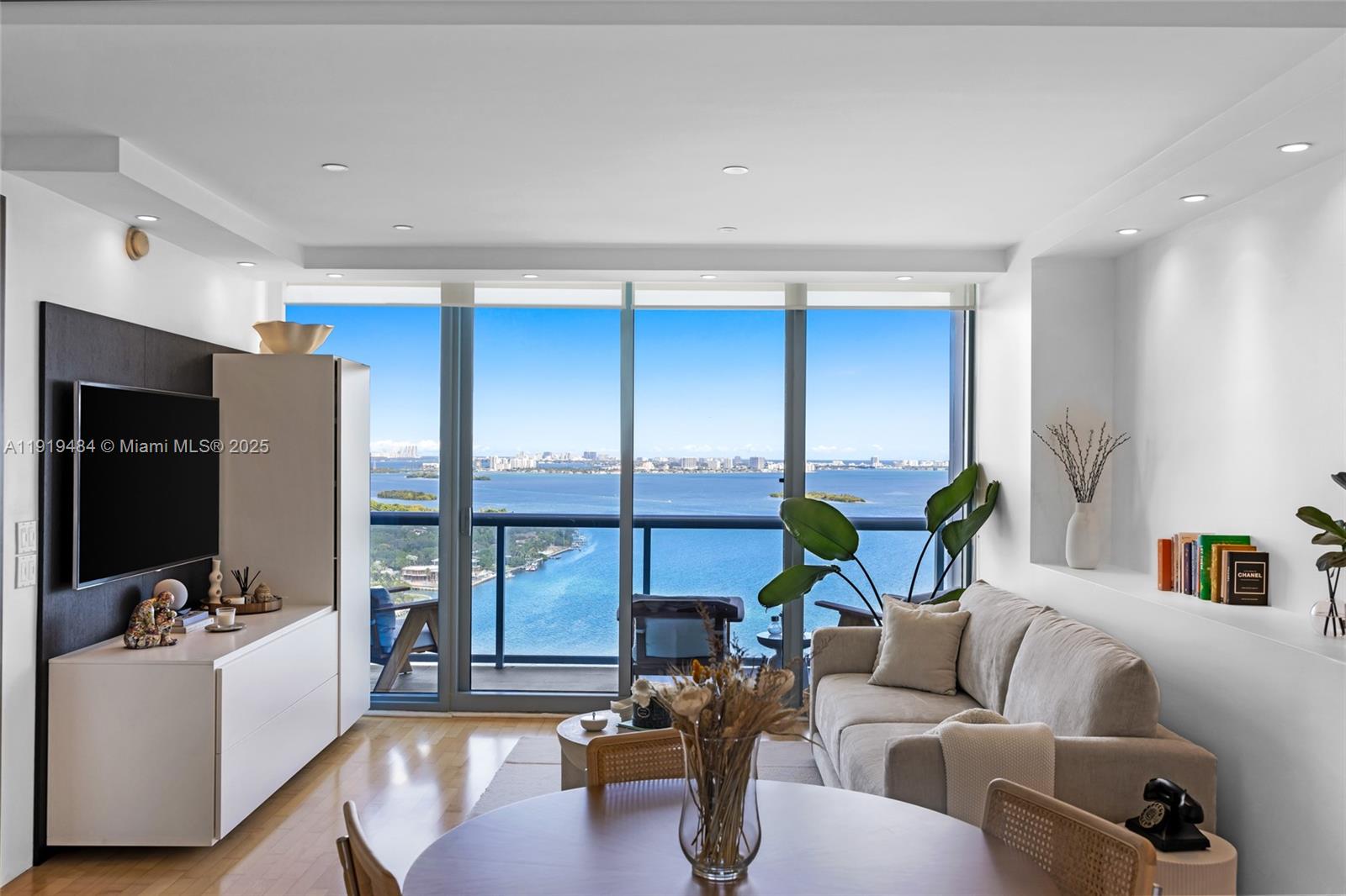 601 NE 36th St # 2911