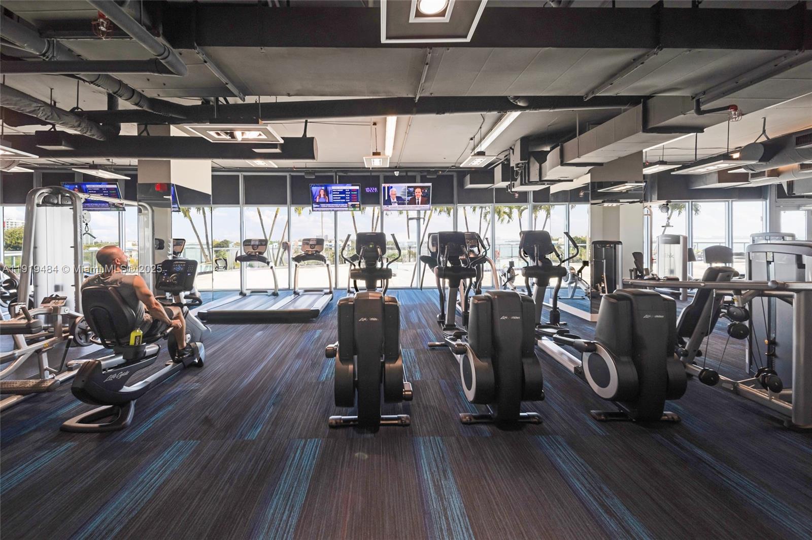 601 NE 36th St # 2911