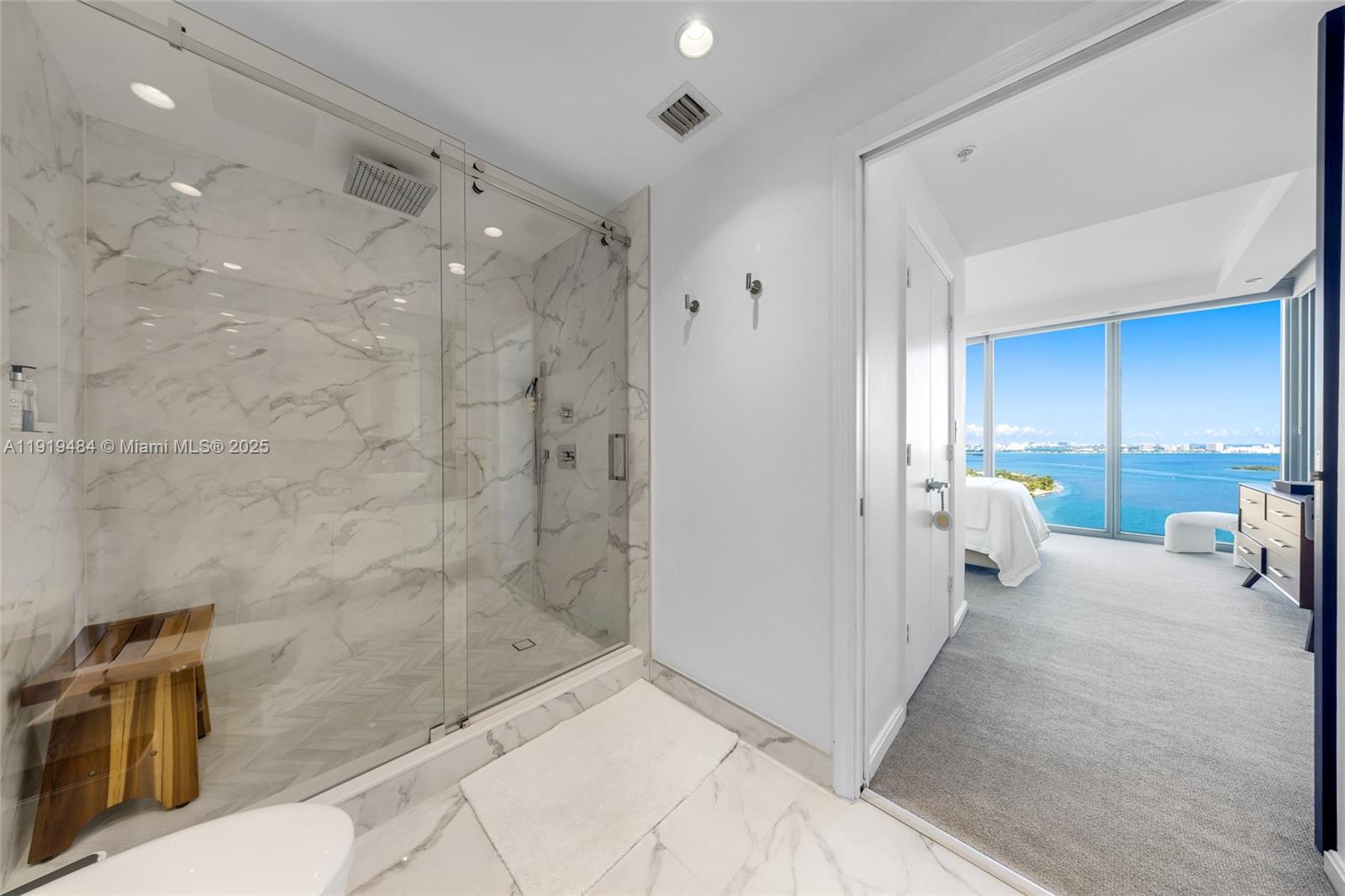 601 NE 36th St # 2911