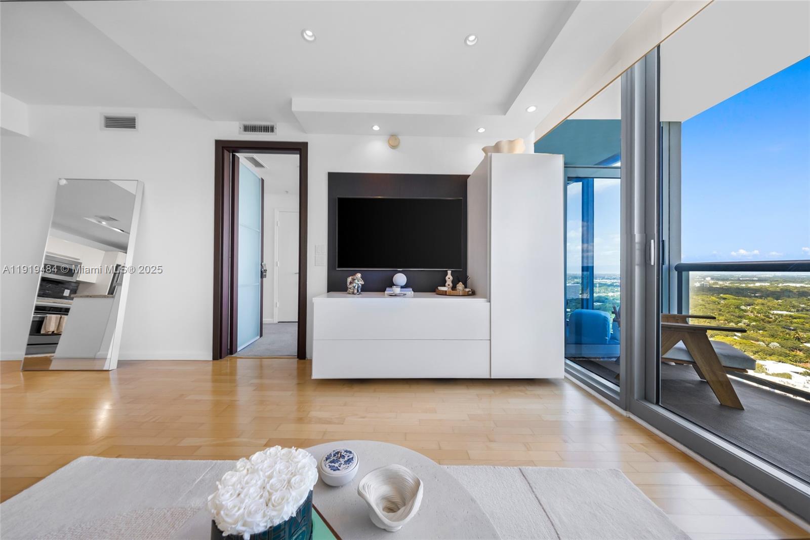 601 NE 36th St # 2911