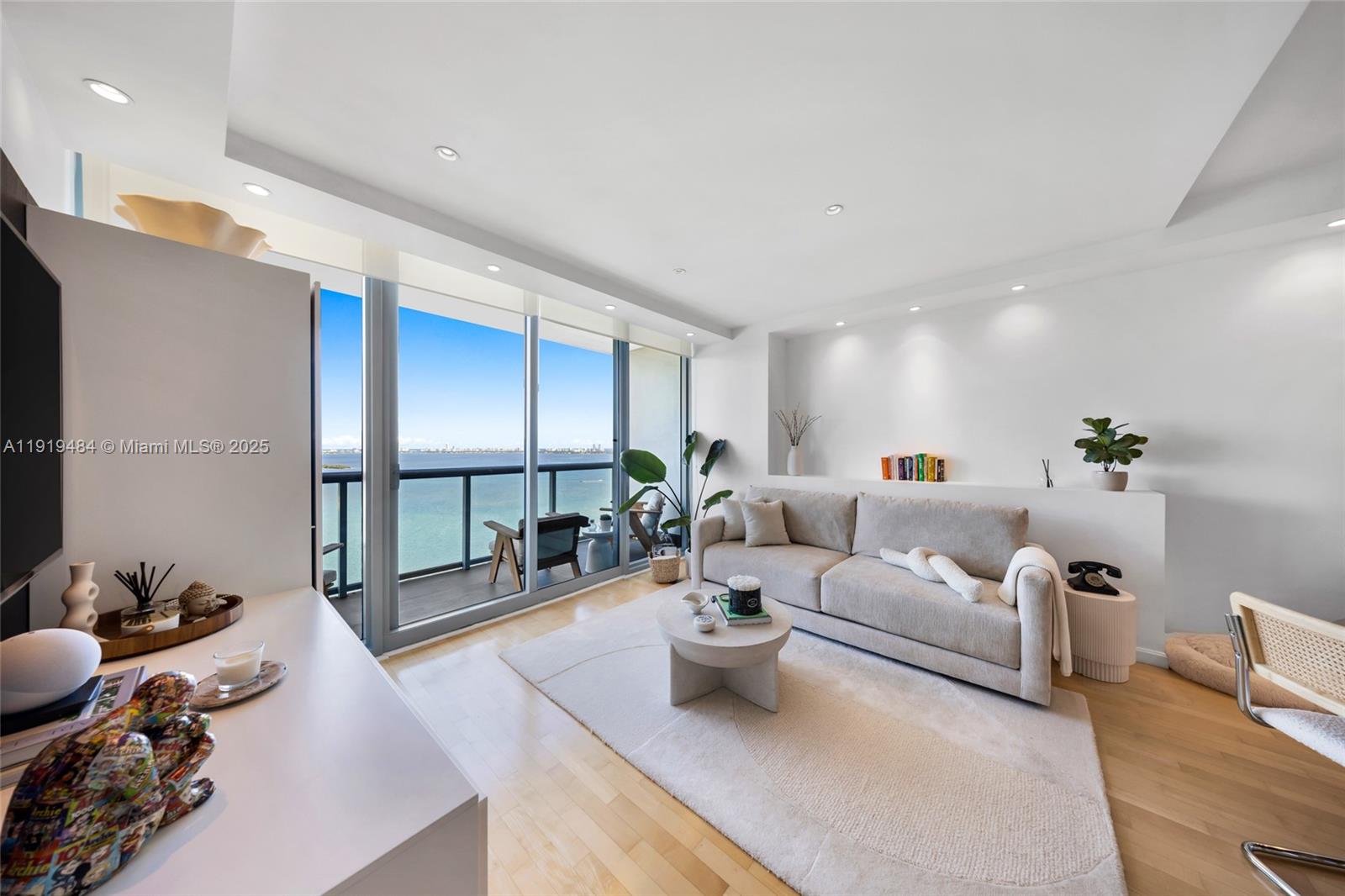 601 NE 36th St # 2911