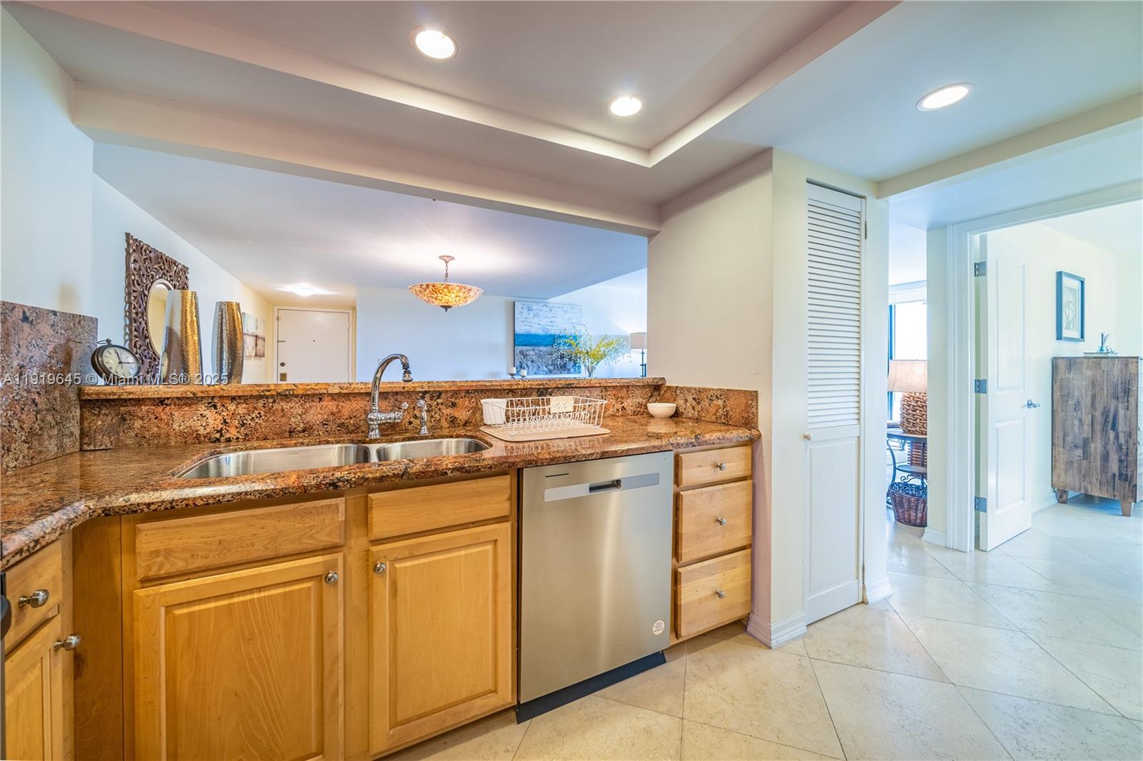 1621 Collins Ave # 802