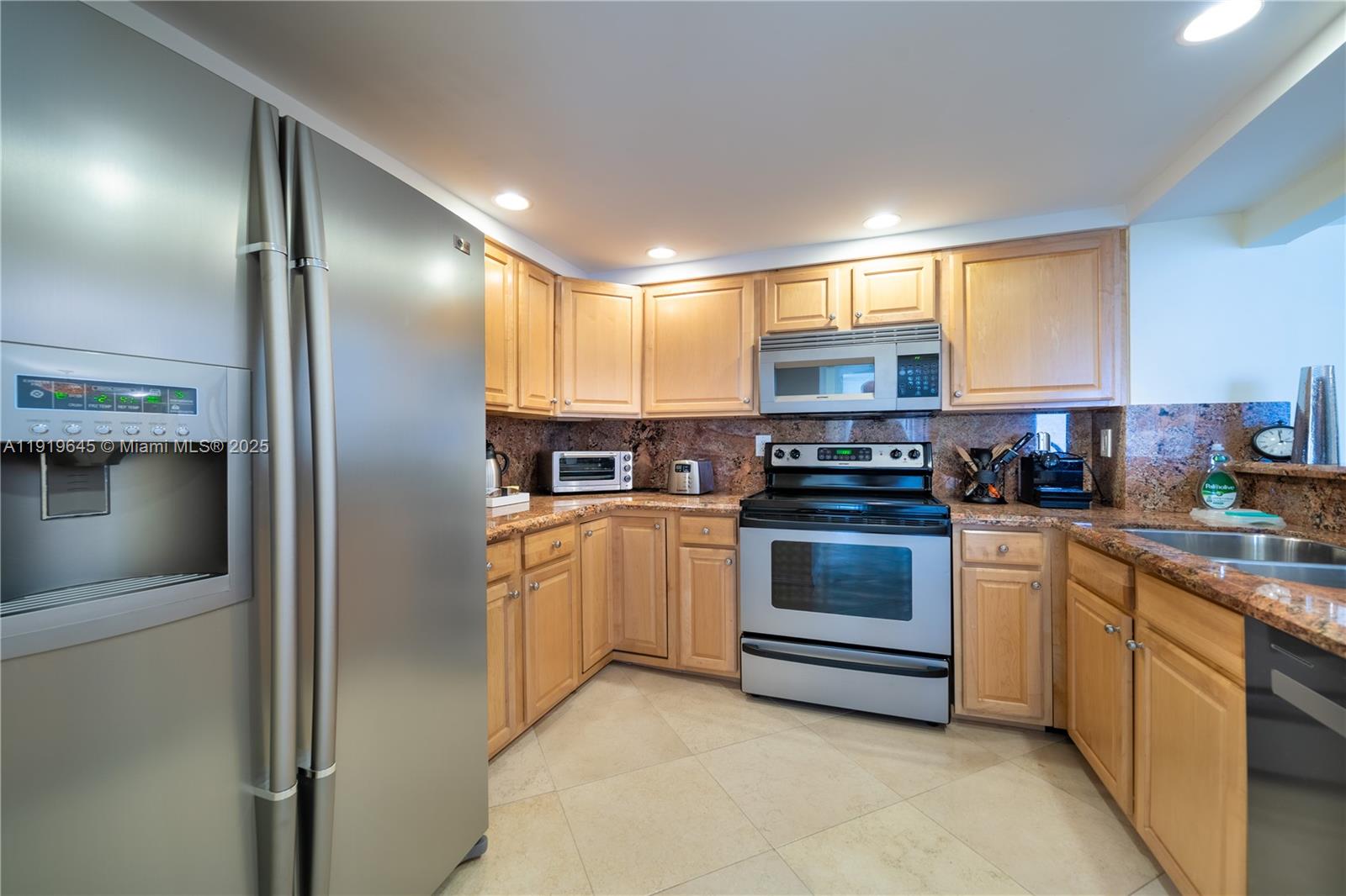 1621 Collins Ave # 802