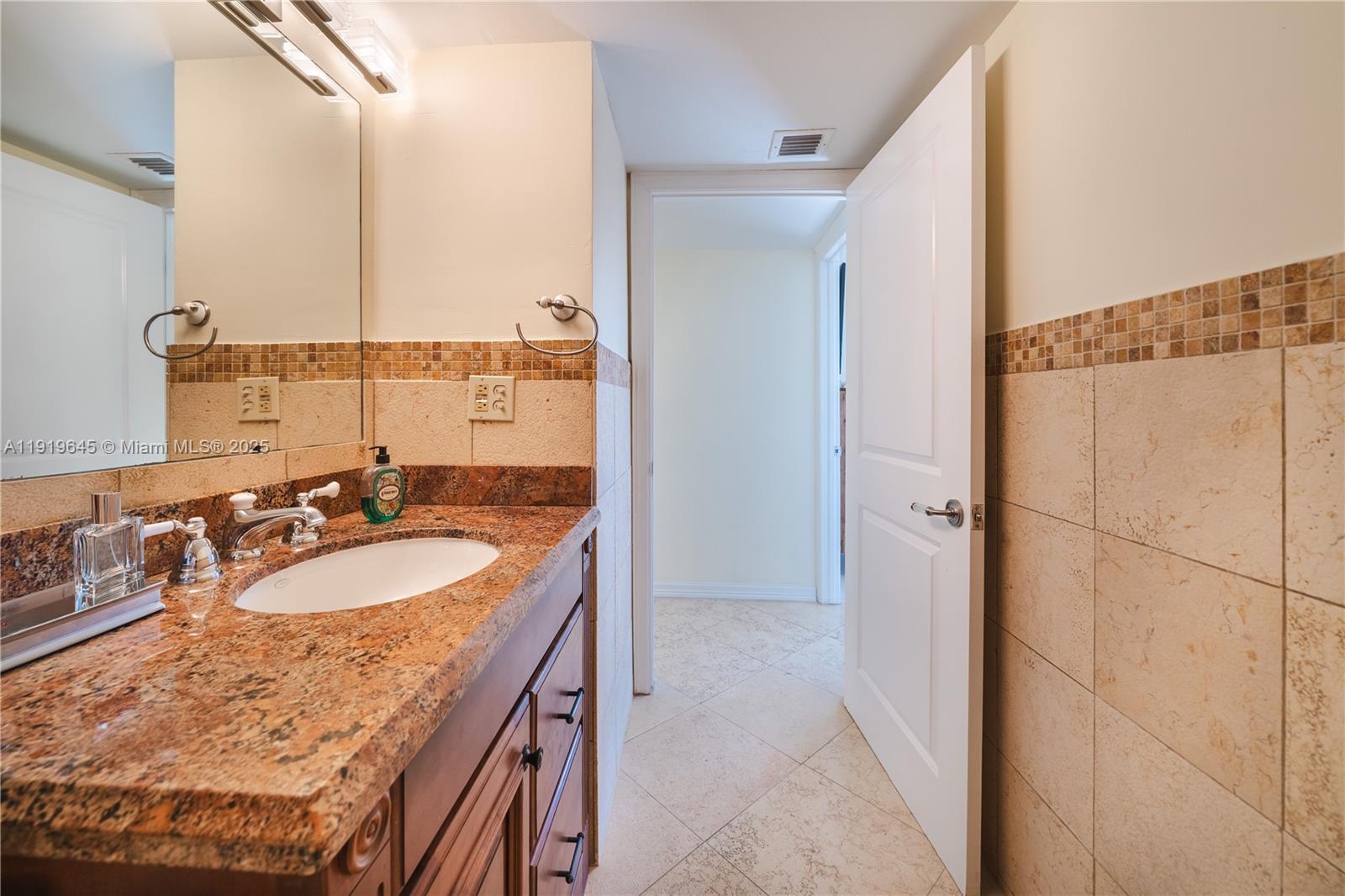 1621 Collins Ave # 802