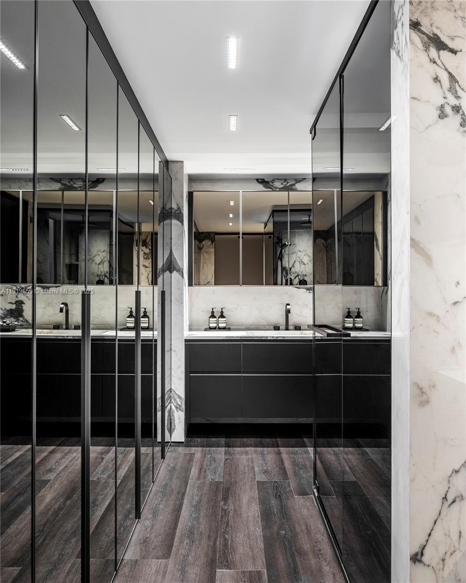 1040 Biscayne Blvd # 2202