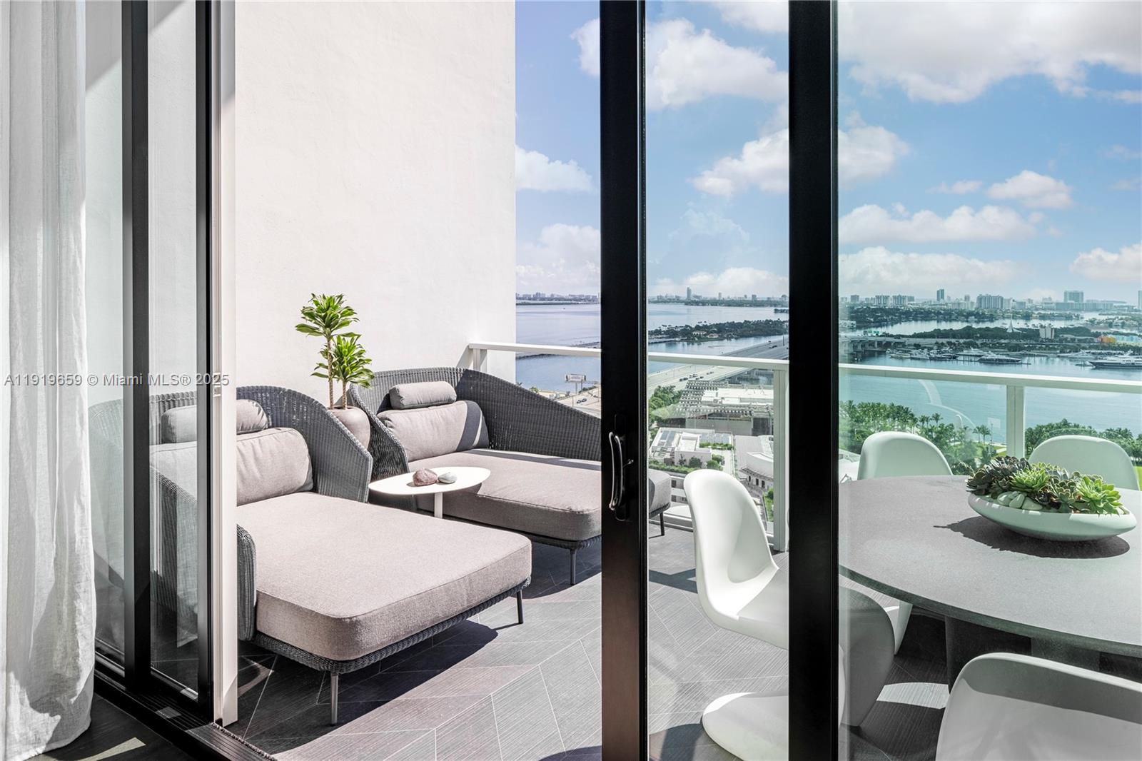 1040 Biscayne Blvd # 2202