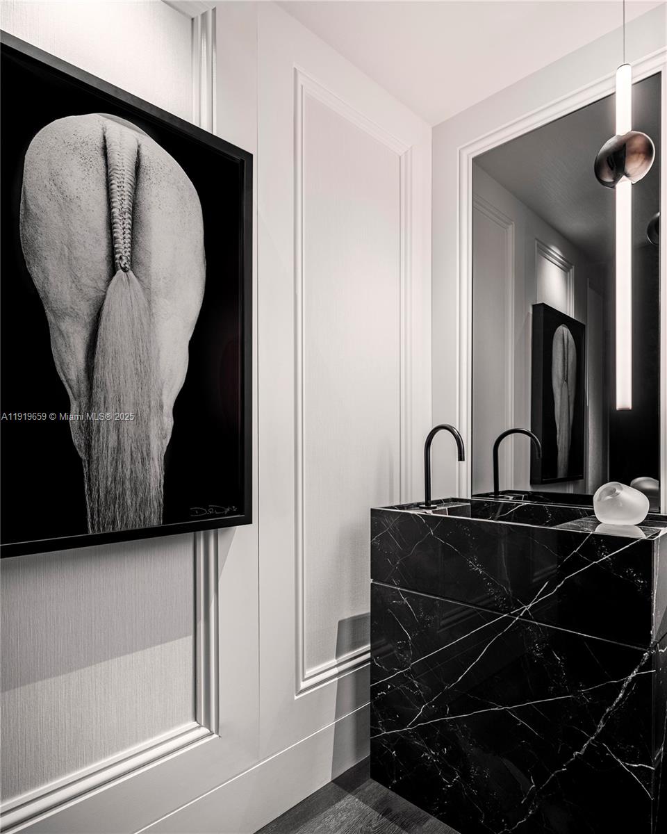 1040 Biscayne Blvd # 2202