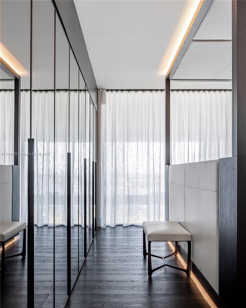 1040 Biscayne Blvd # 2202