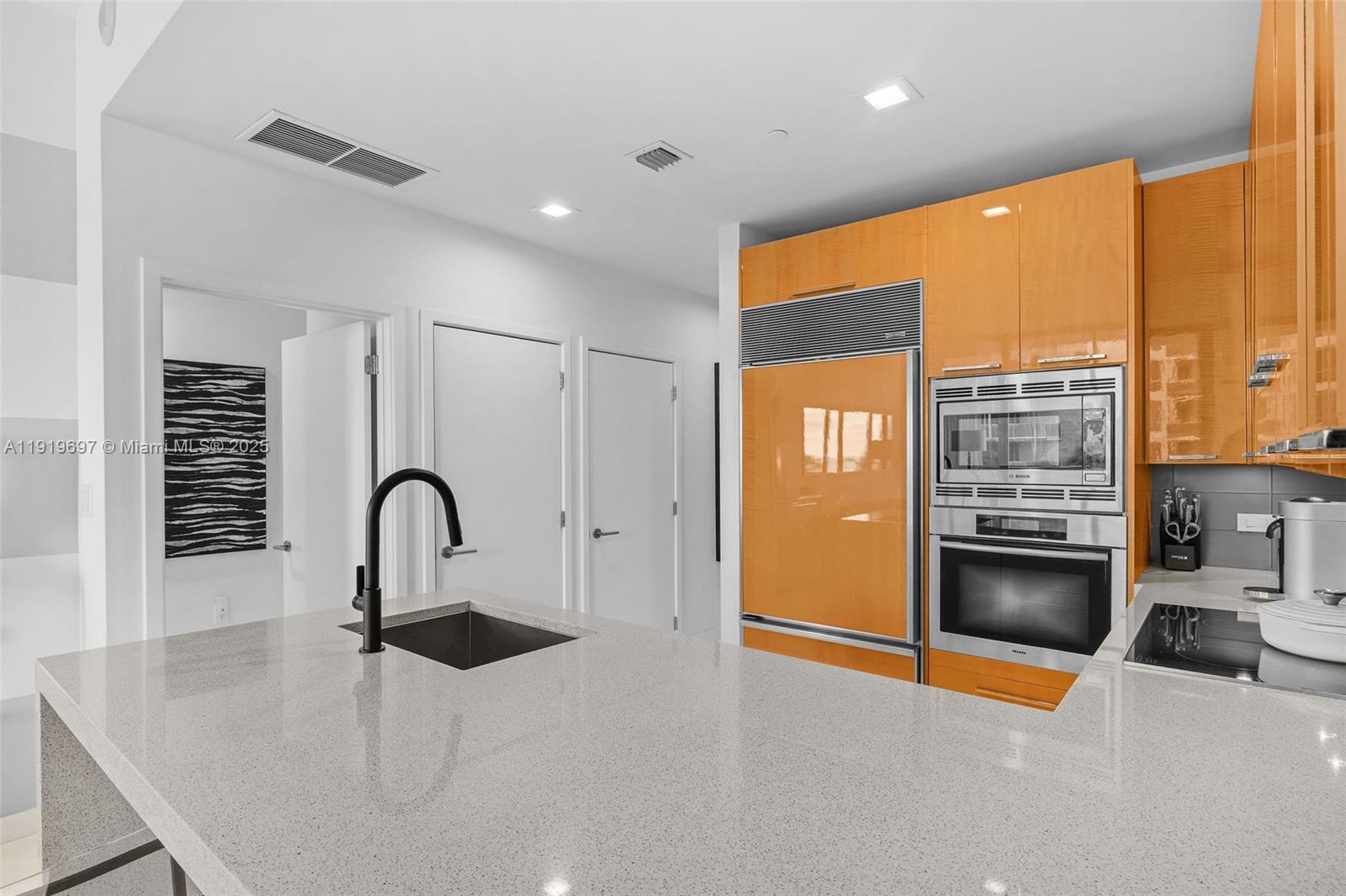 6799 Collins Ave # 407