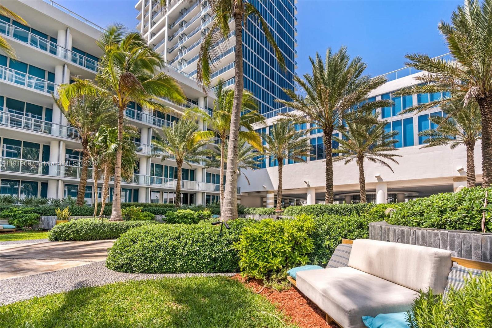 6799 Collins Ave # 407