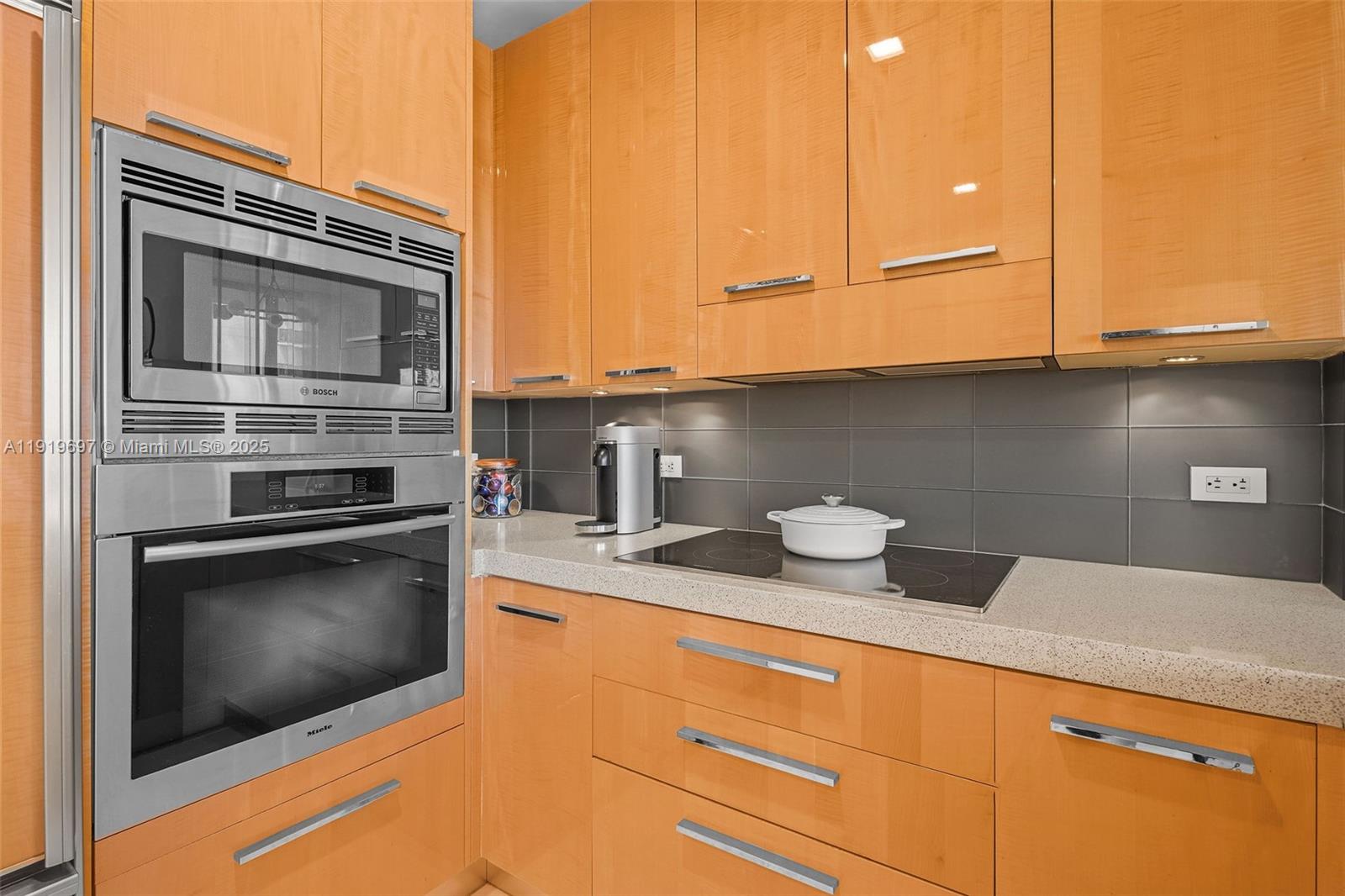 6799 Collins Ave # 407