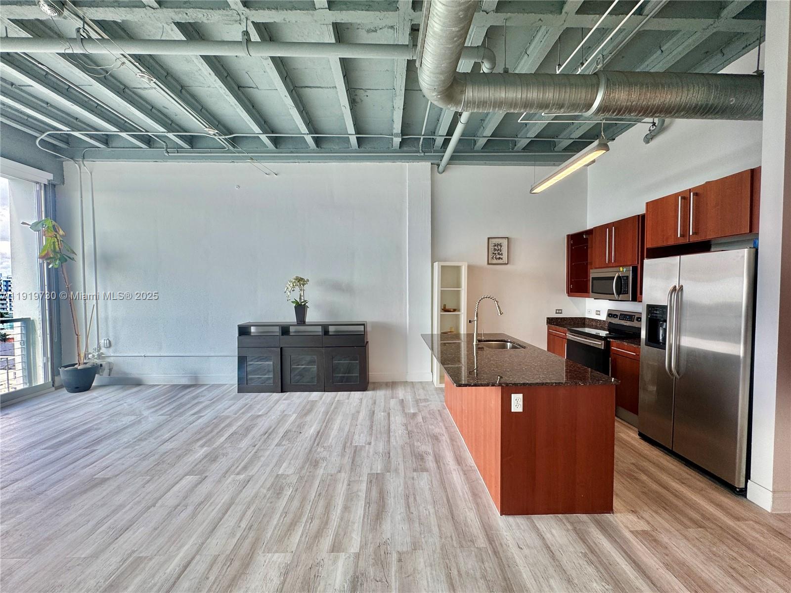 8101 Biscayne Blvd # 615 Unit: R-615