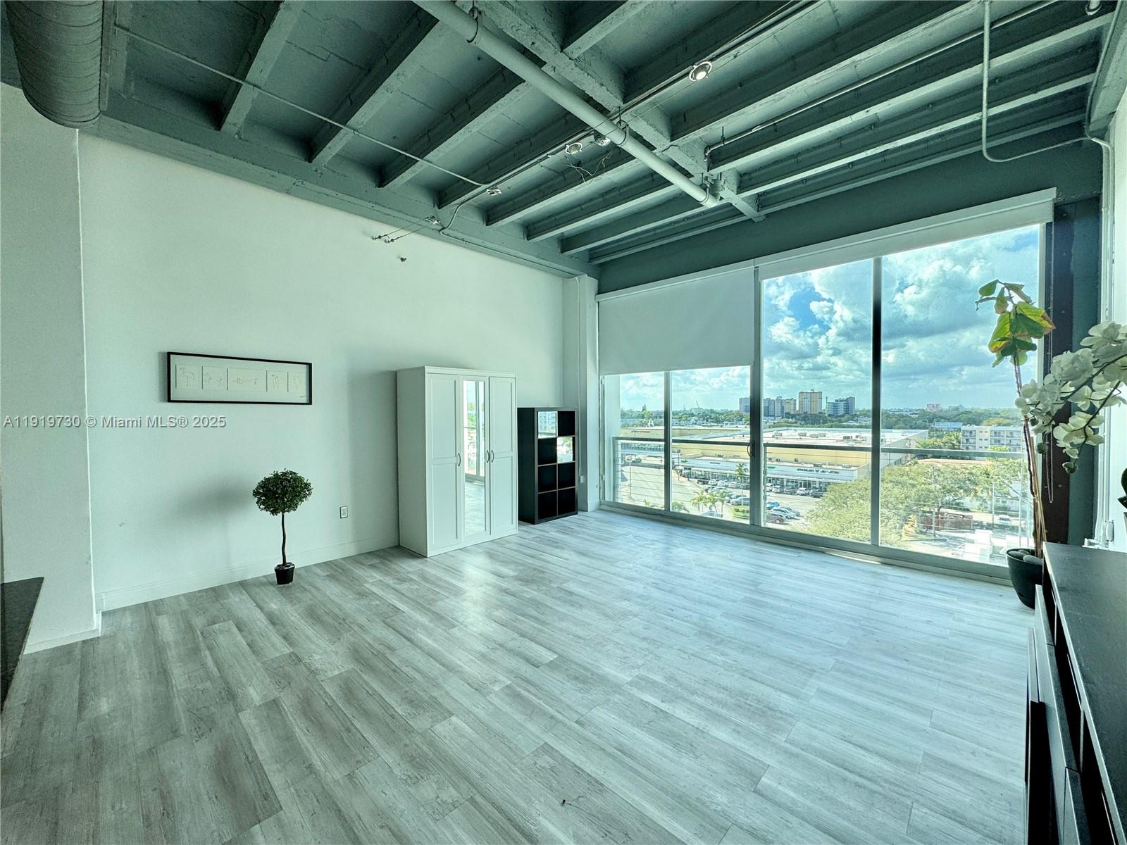 8101 Biscayne Blvd # 615 Unit: R-615
