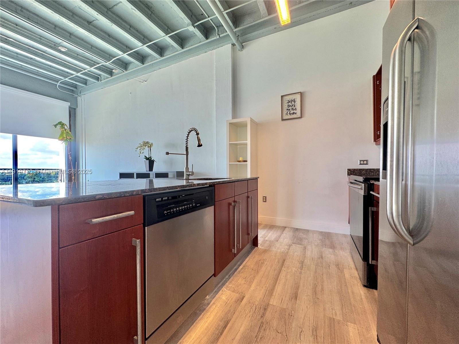 8101 Biscayne Blvd # 615 Unit: R-615