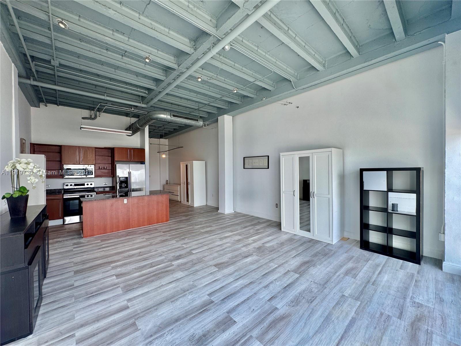 8101 Biscayne Blvd # 615 Unit: R-615