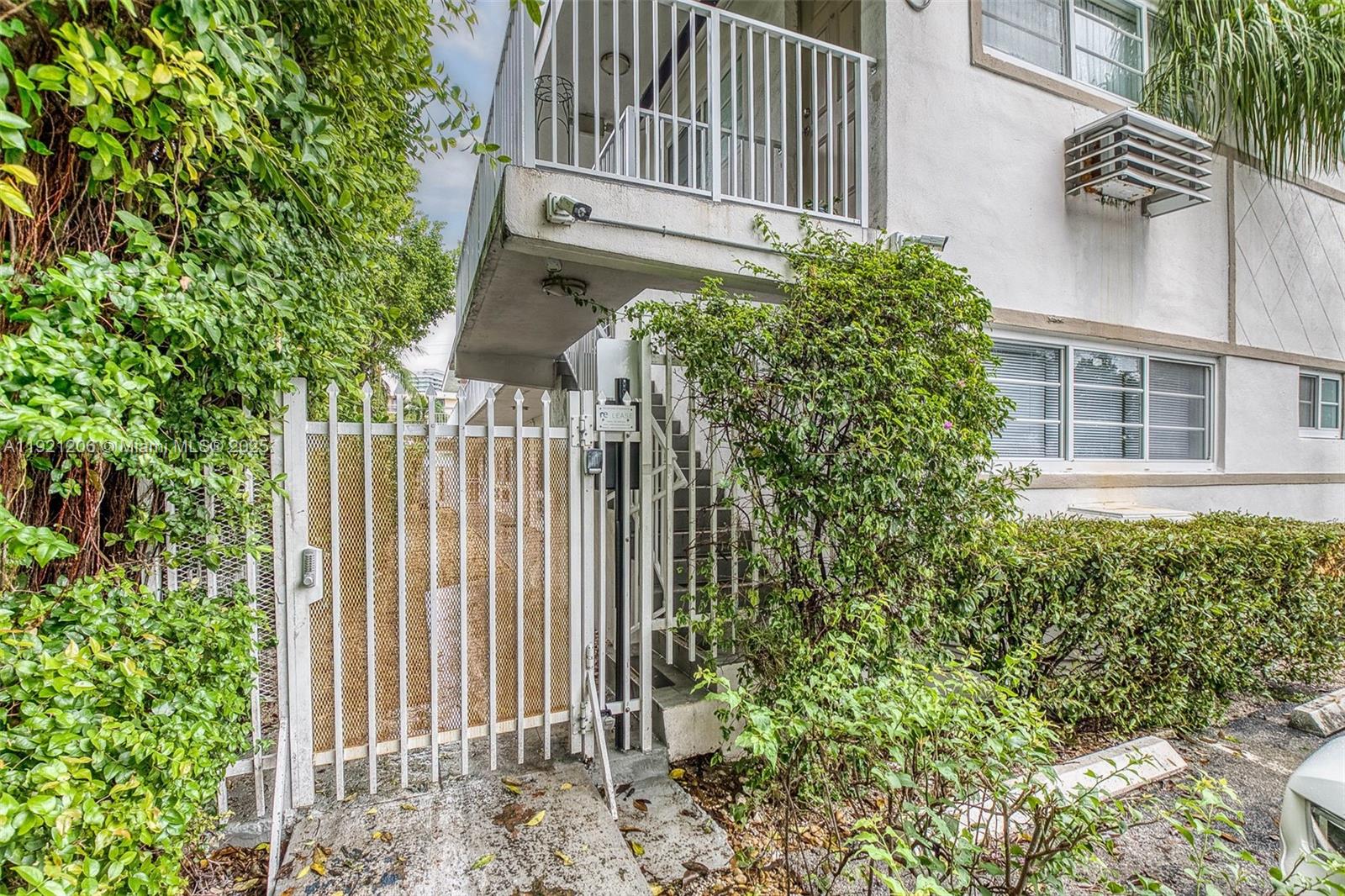 6921 Rue Vendome # 1