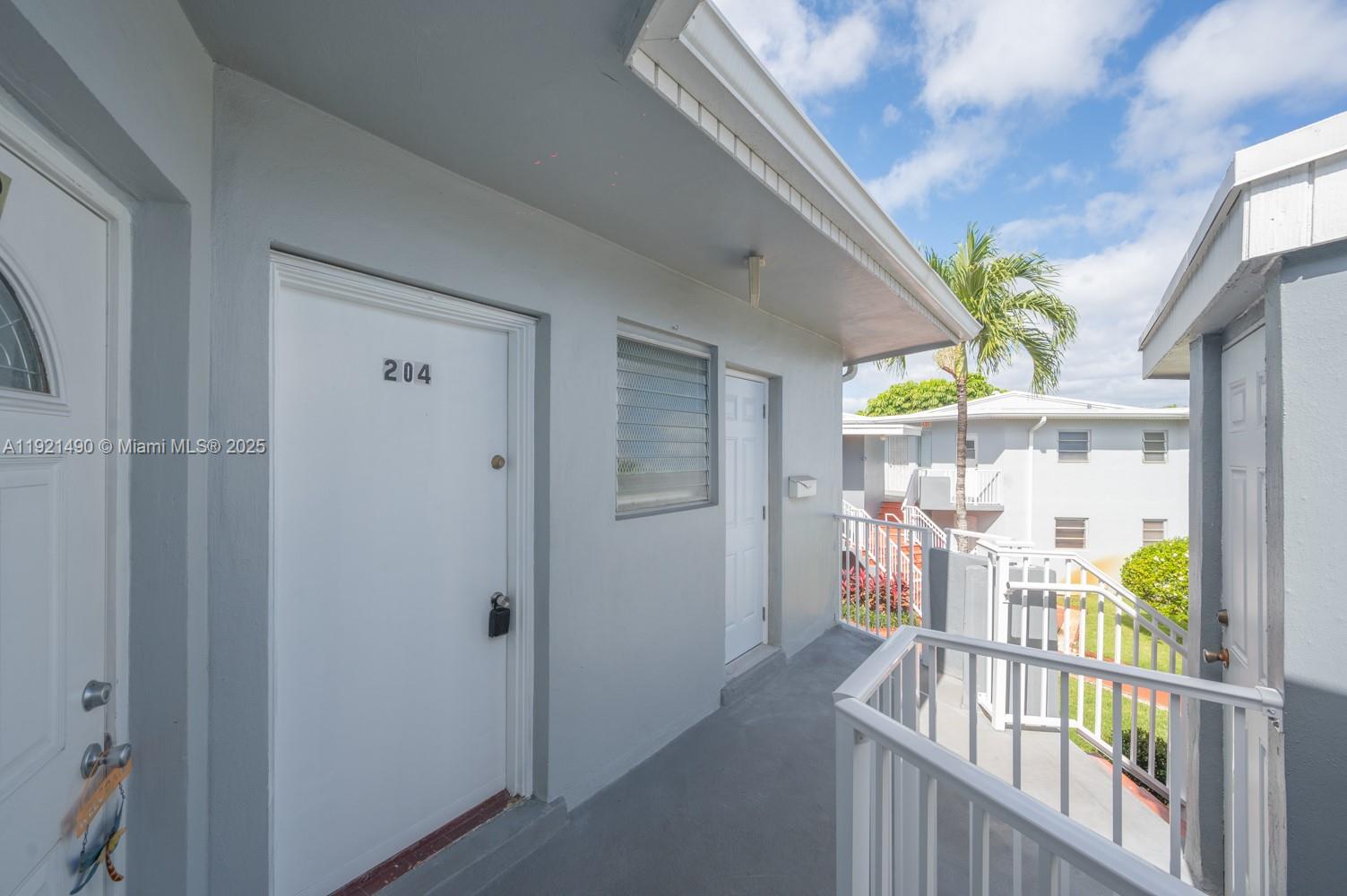 1651 NE Miami Gardens Dr Unit: 204